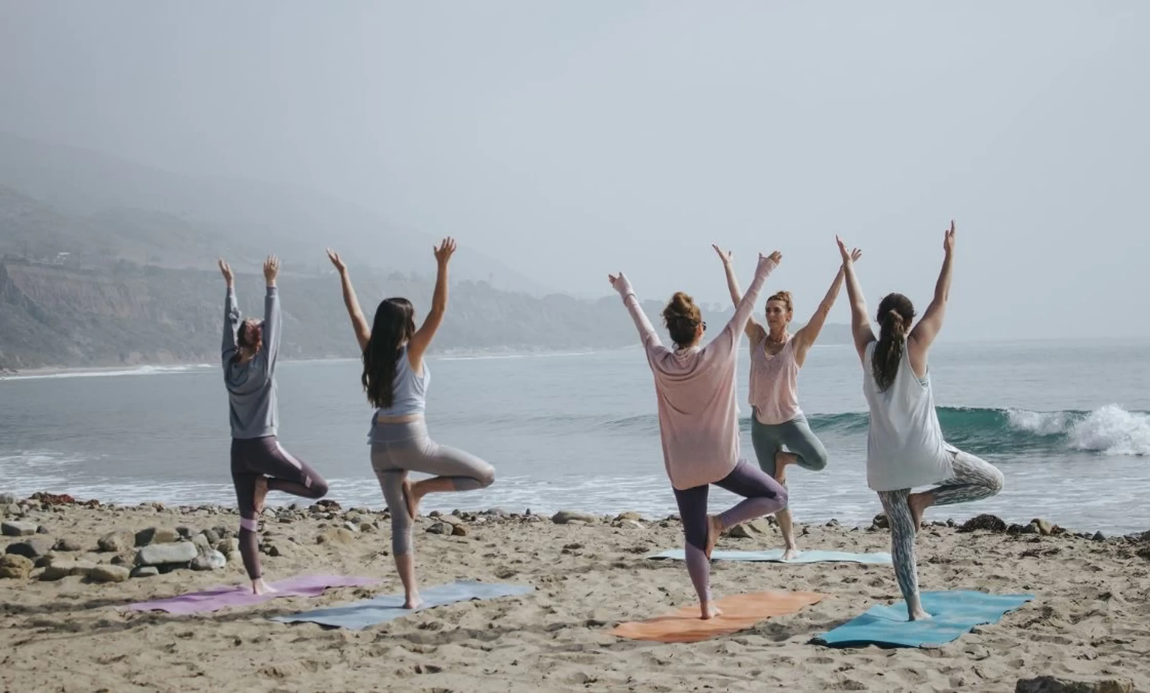 Yoga Einheit am Meer im Yoga Retreat