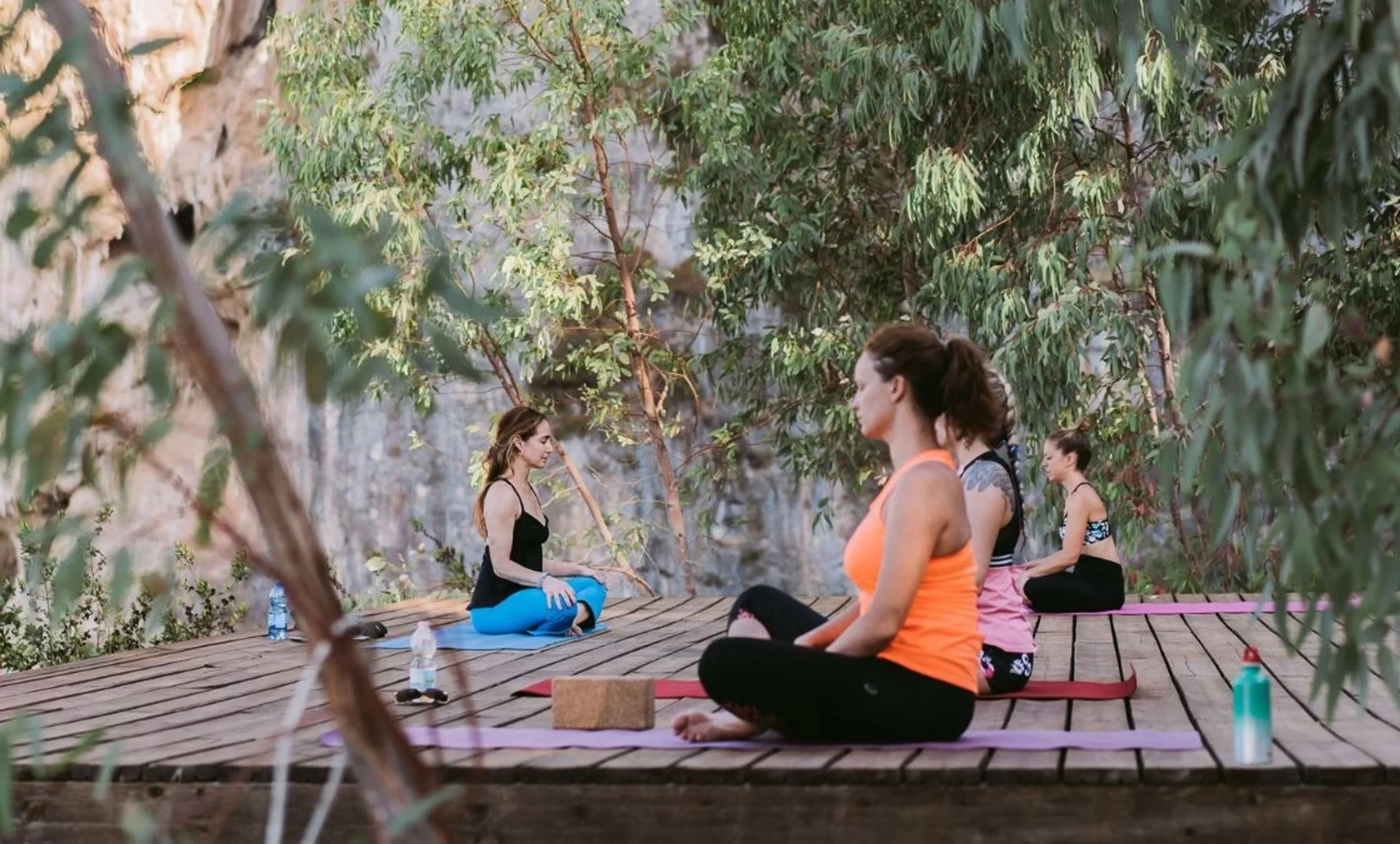 Gemeinsame Yogapraxis beim Yoga Retreat