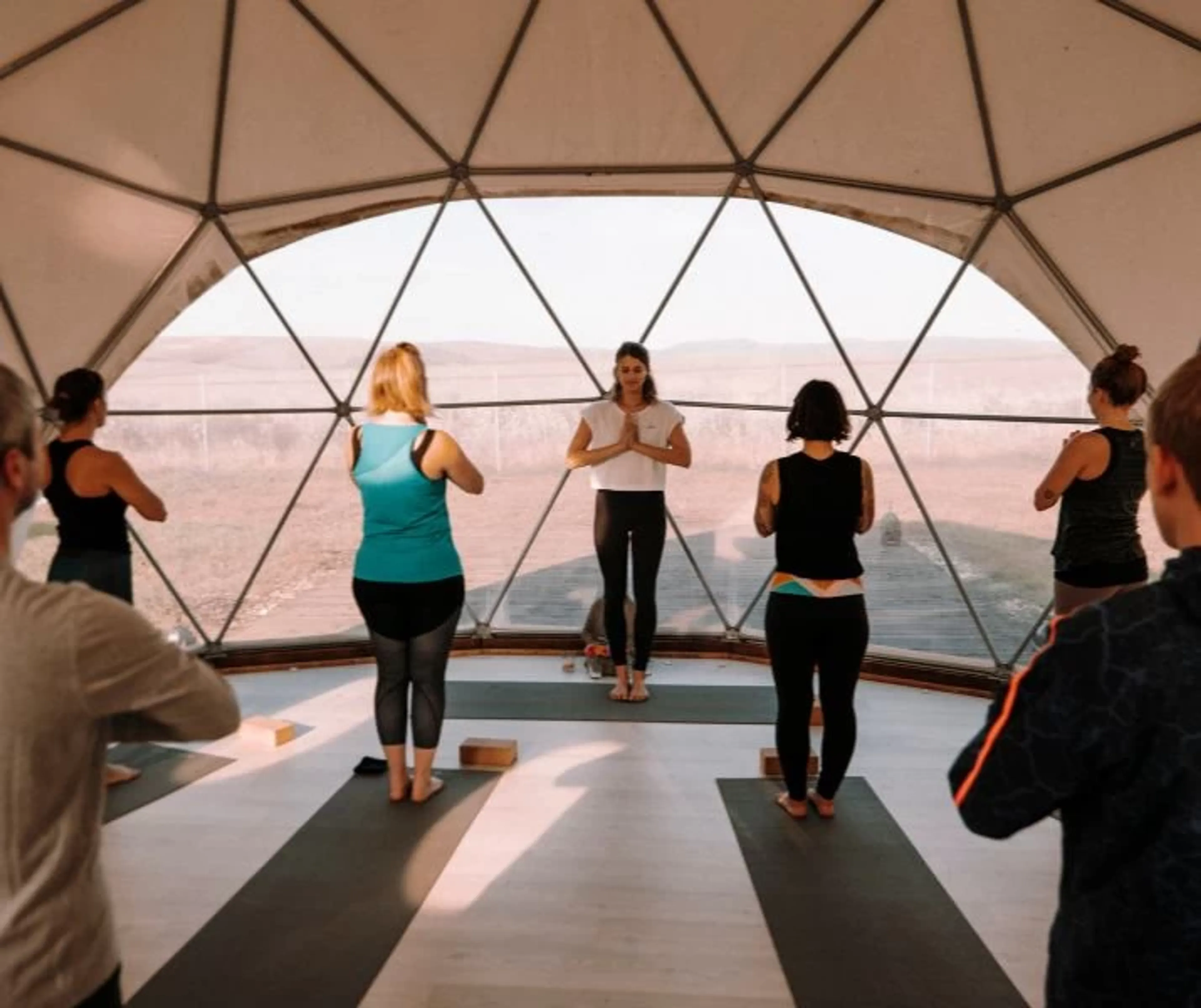 Yoga Einheit im Yogadome beim Yoga Retreat für Anfänger