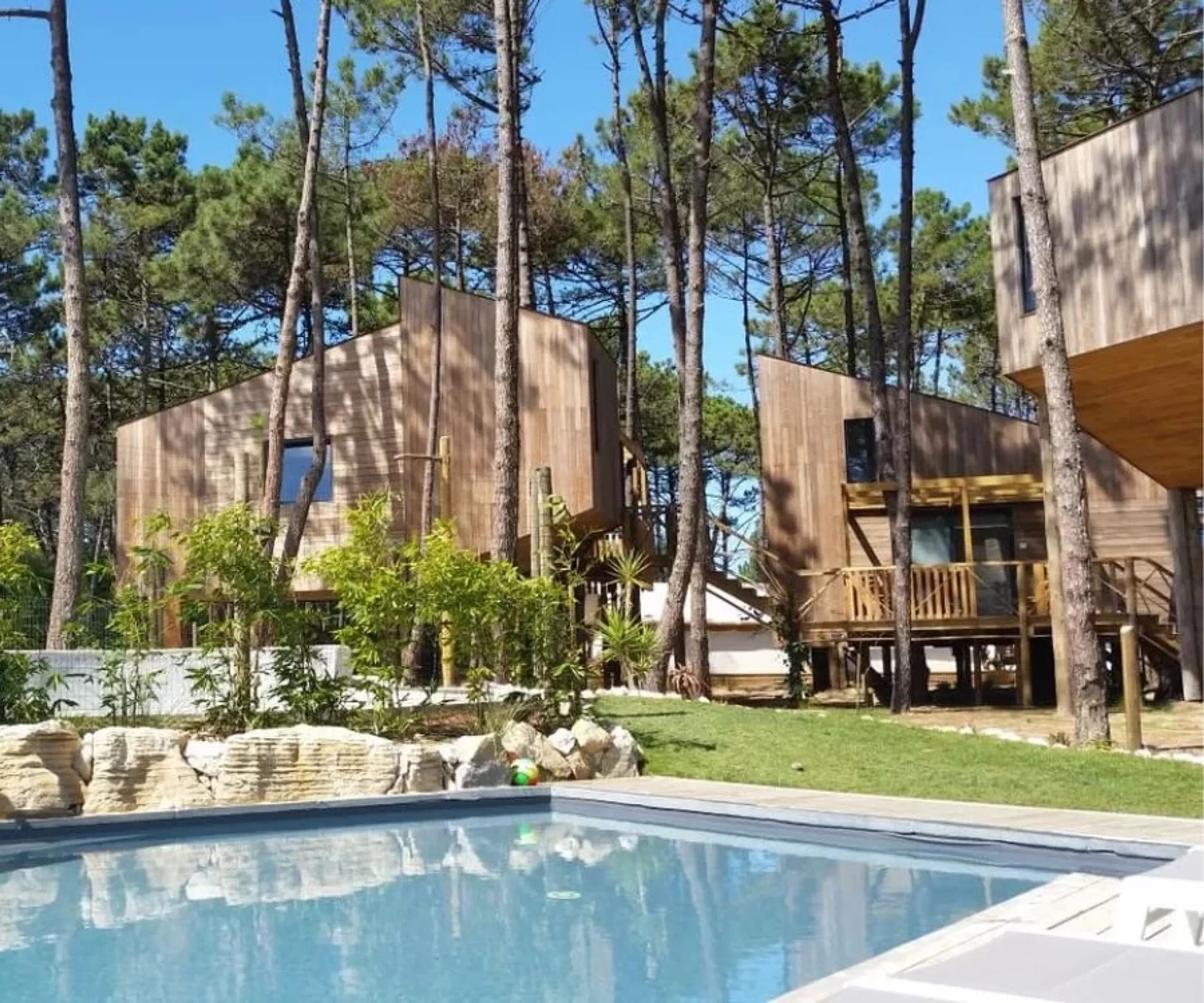 Nachhaltige Baumhaus Unterkunft im Surfcamp in Portugal
