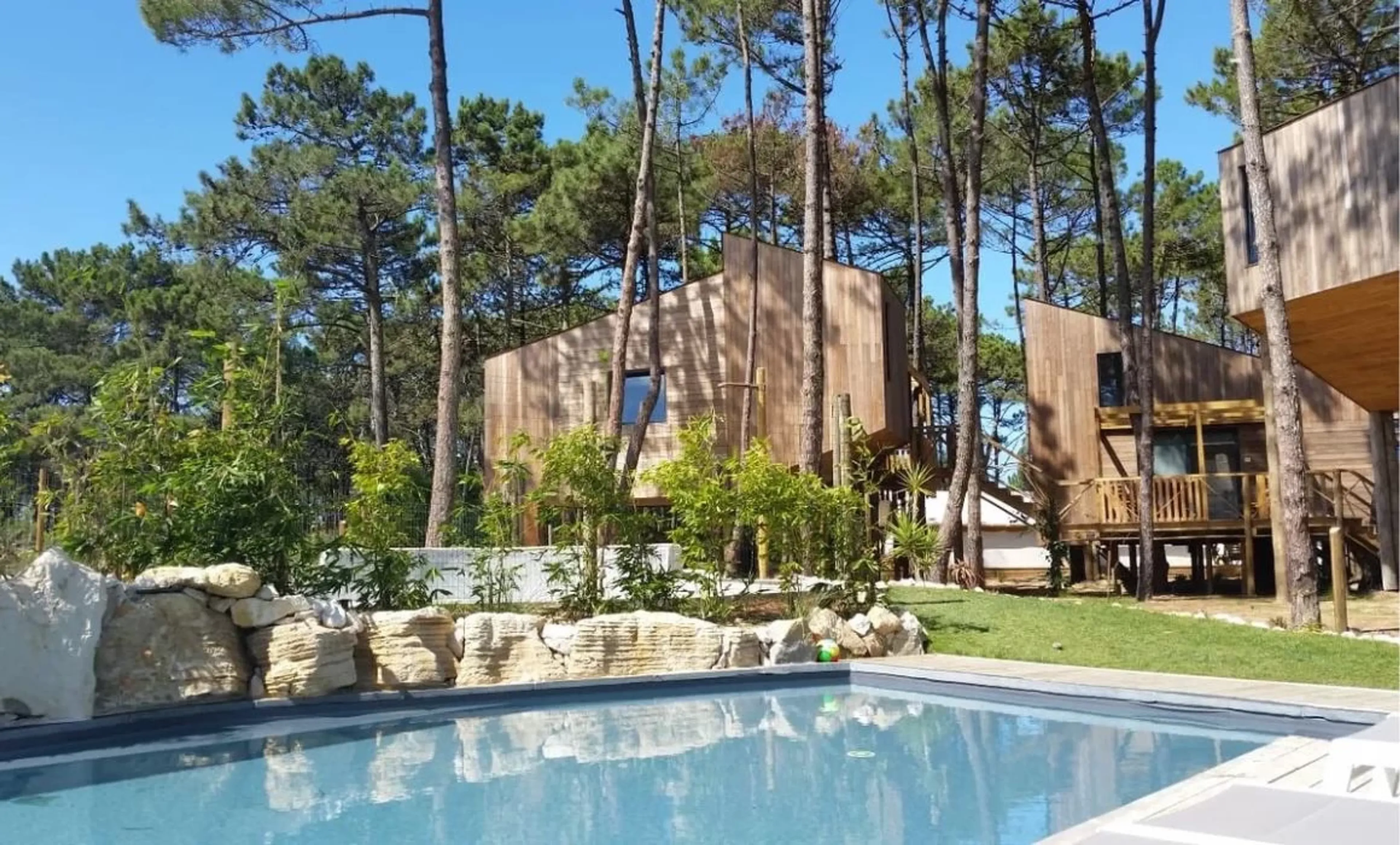 Eco Surfcamp mit Baumhäusern und Pool in Peniche