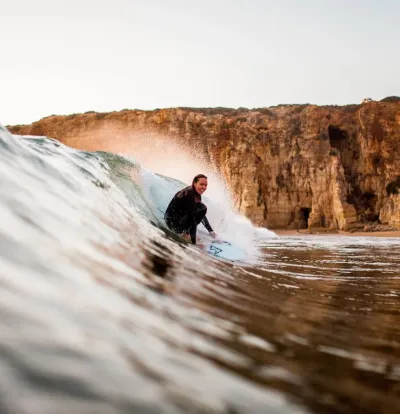 Surfcamps in Europa für Alleinreisende
