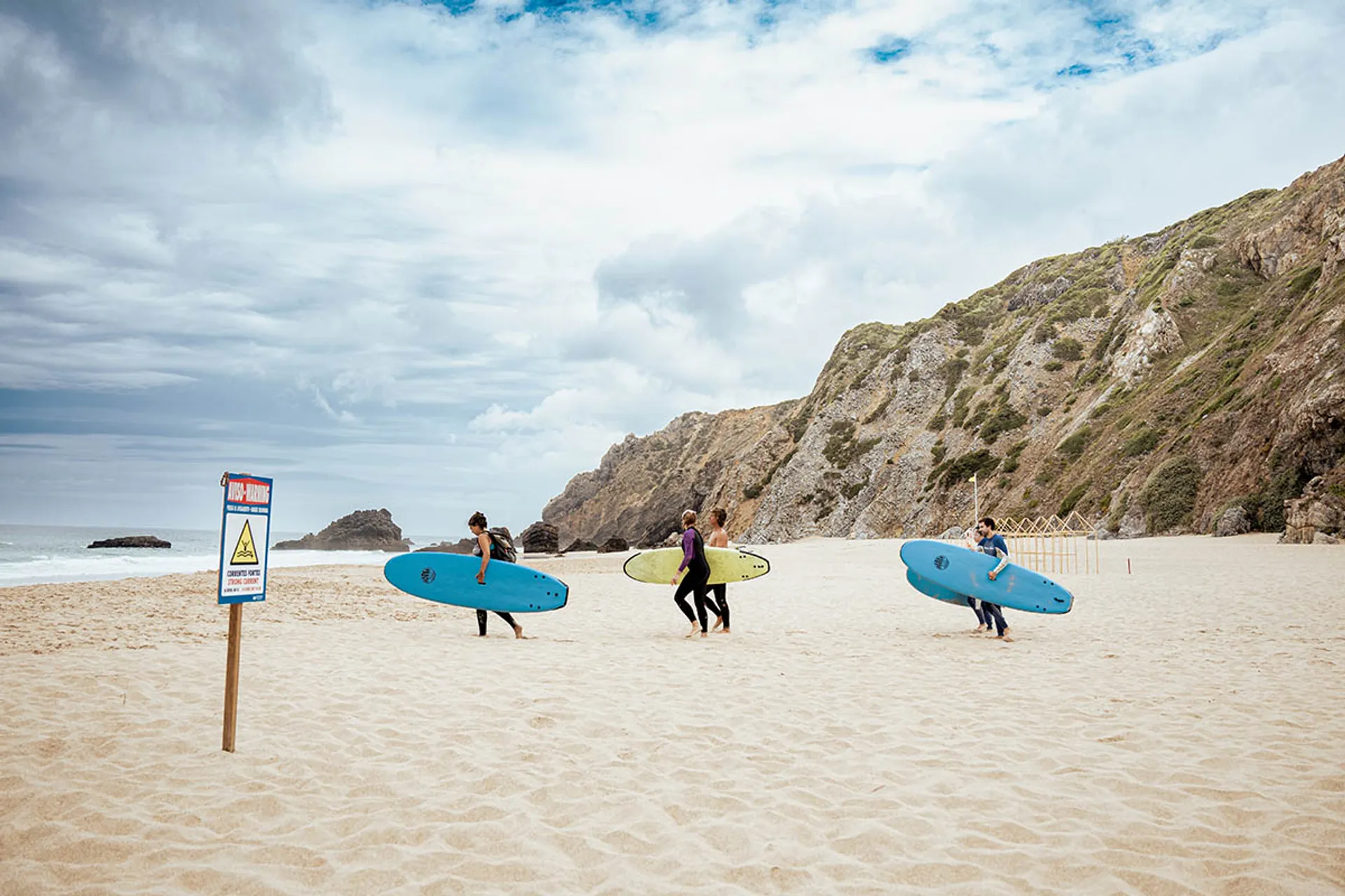 Surfen nahe Sintra: Wo traumhafte Natur auf perfekte Wellen trifft - 2