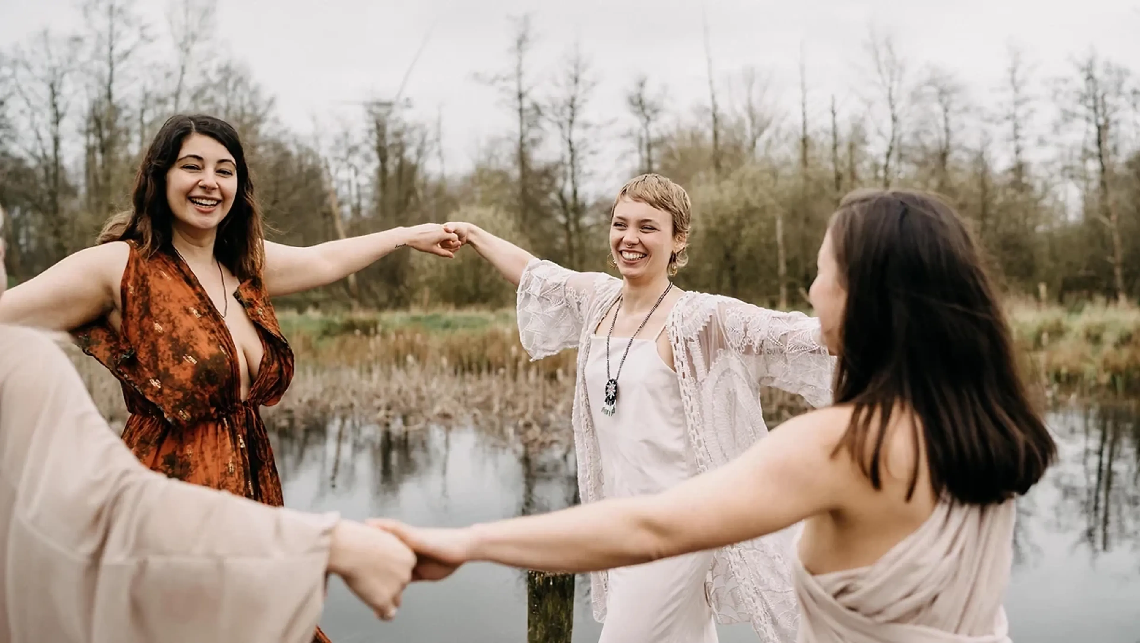 Yoga und Feminine Embodiment in der magischen Natur Portugals - 3