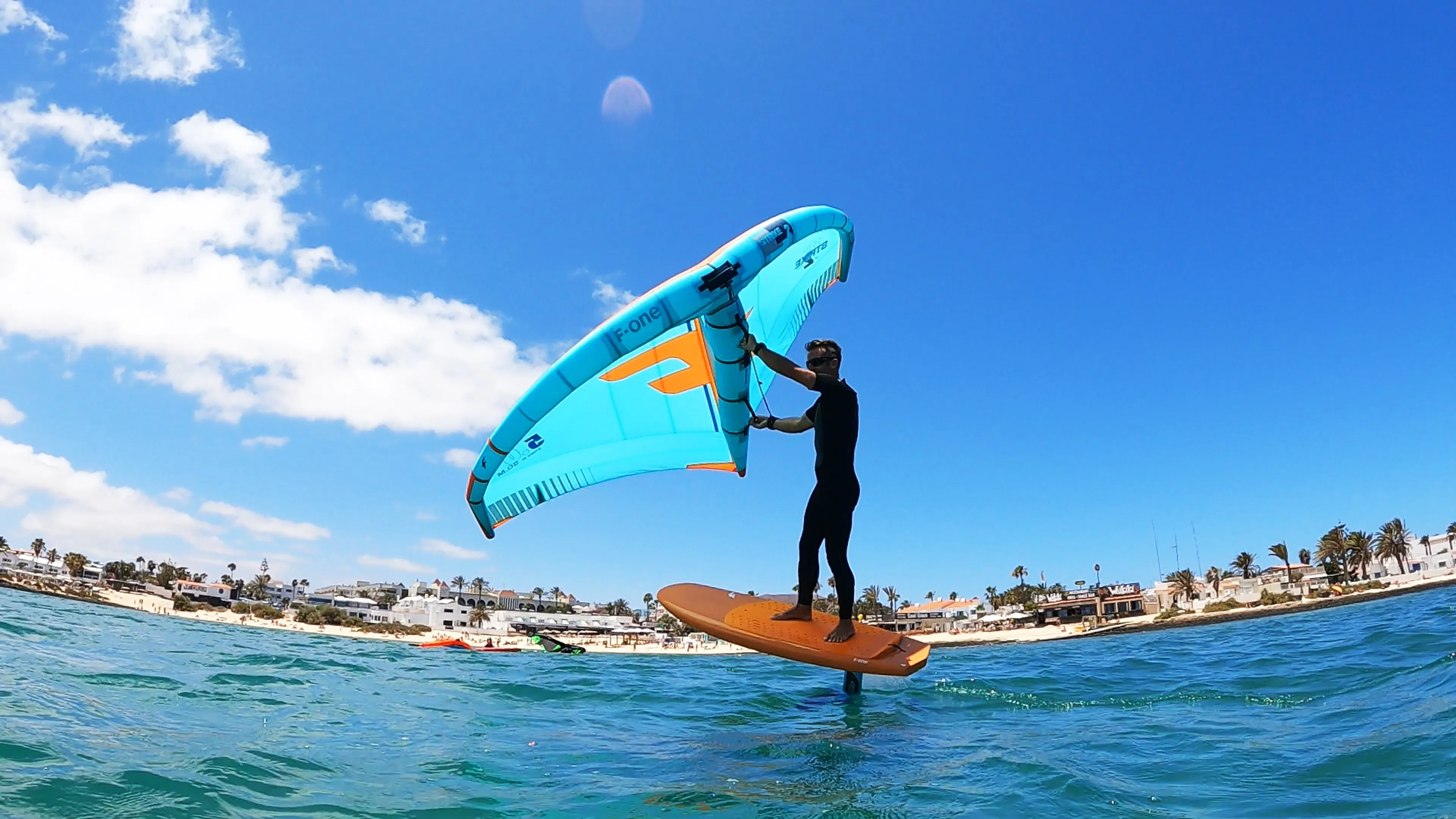 Surfen, Sonne, Spaß: Wingfoiling auf Fuerteventura - 1
