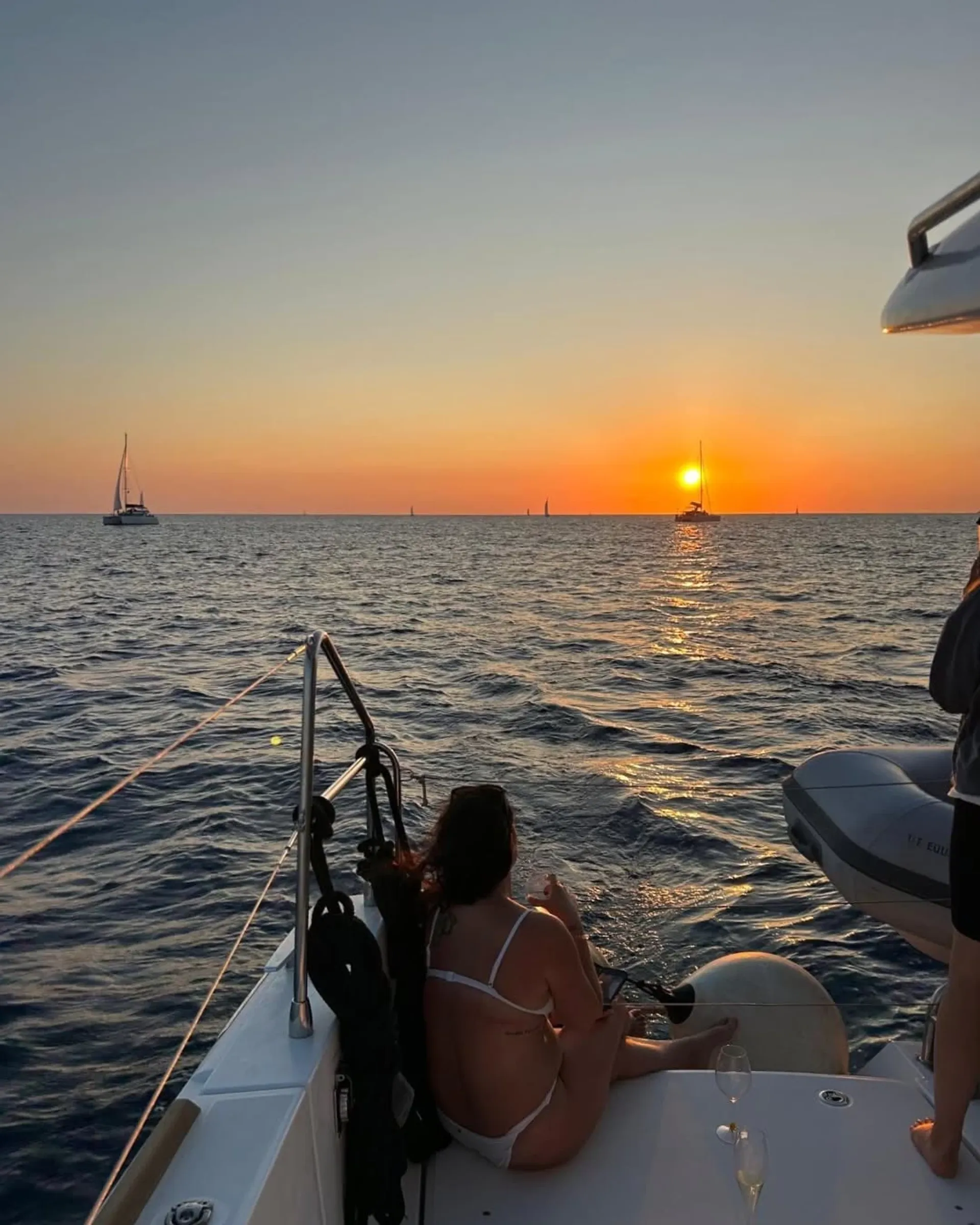 Sonnengrüße auf Santorini: Yoga mit Blick auf die Ägäis - 5