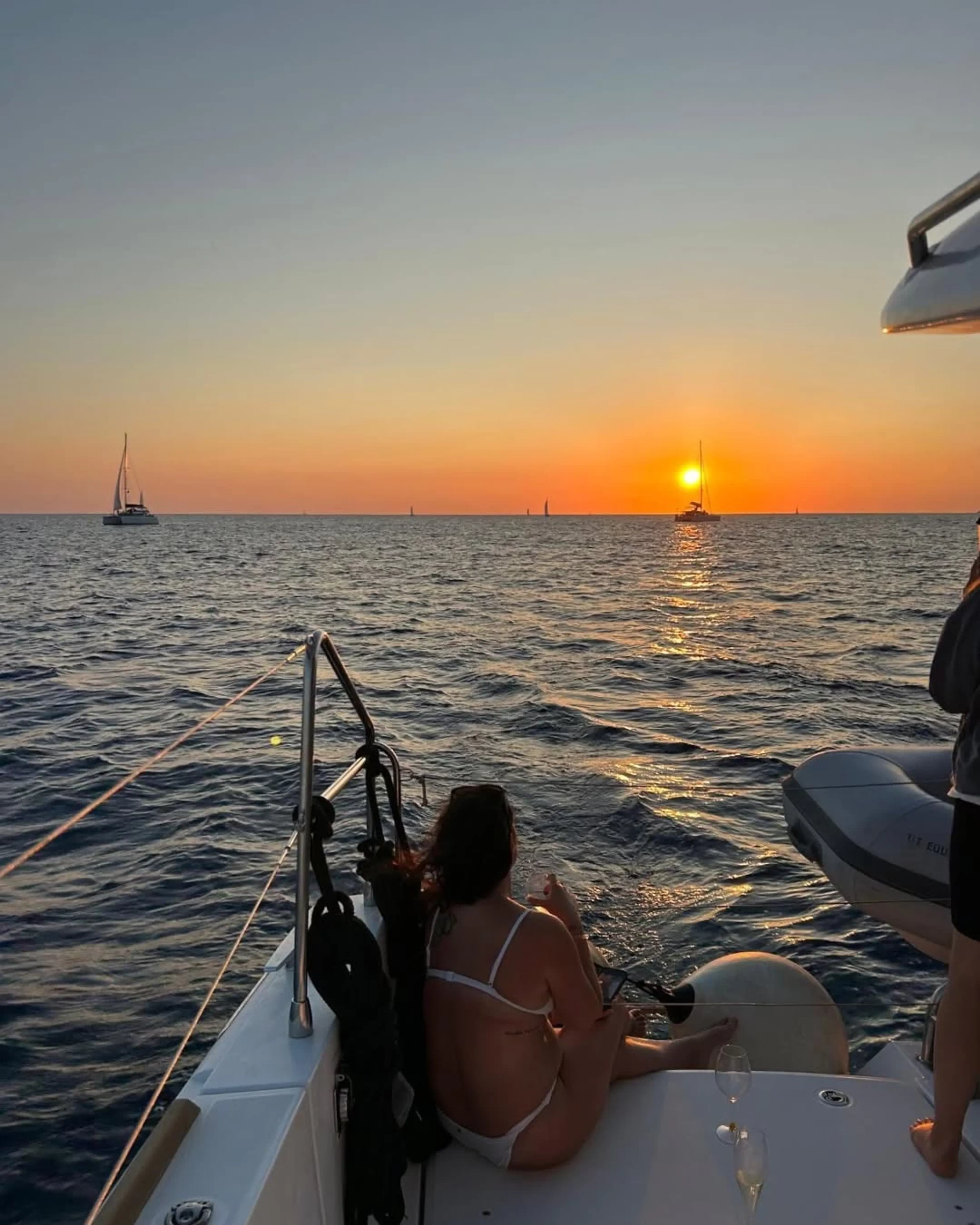 Sonnengrüße auf Santorini: Yoga mit Blick auf die Ägäis - 5