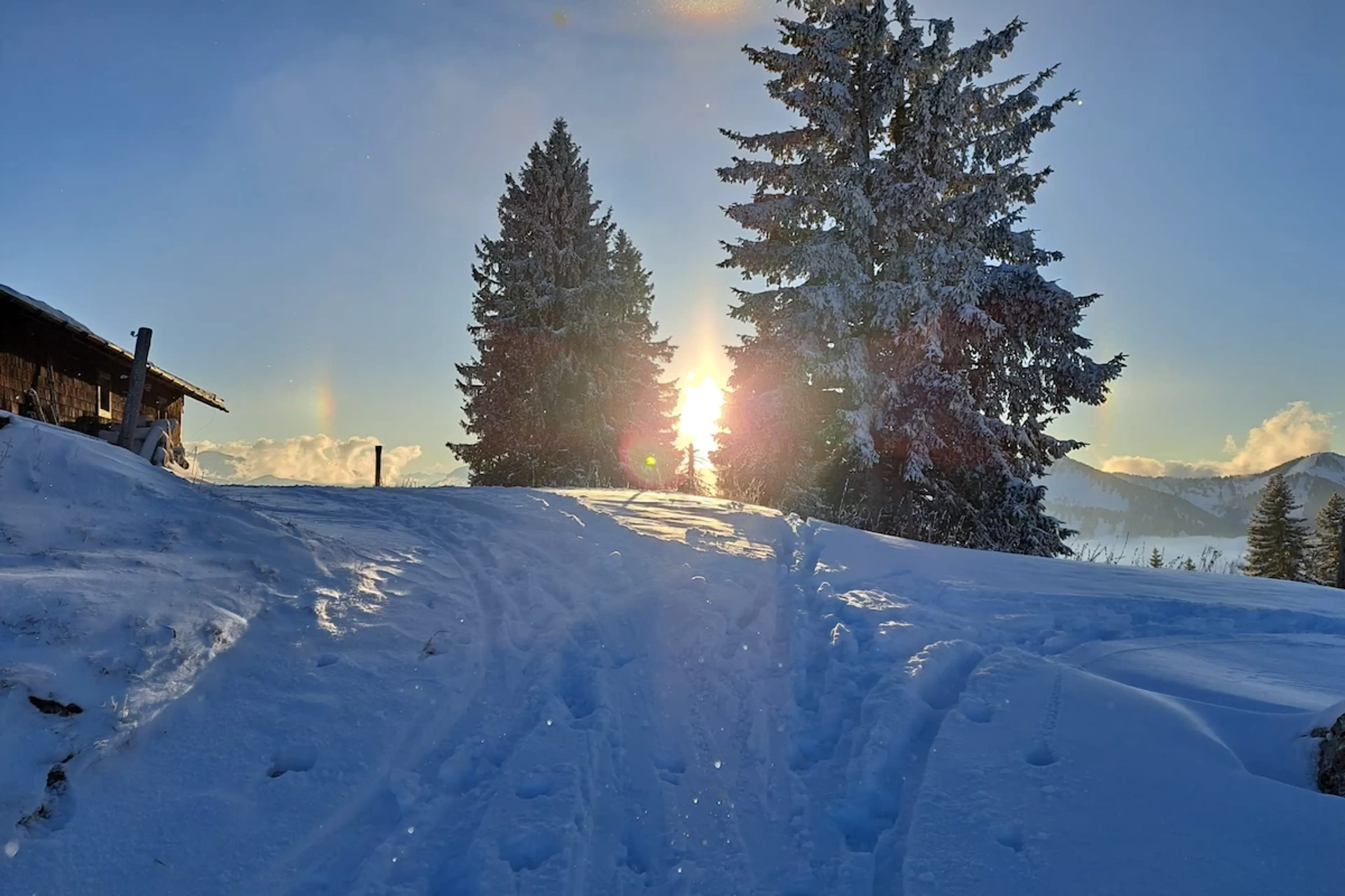 Yoga und Schneeschuhwandern mit Alleinlage auf 1300 Metern - 5