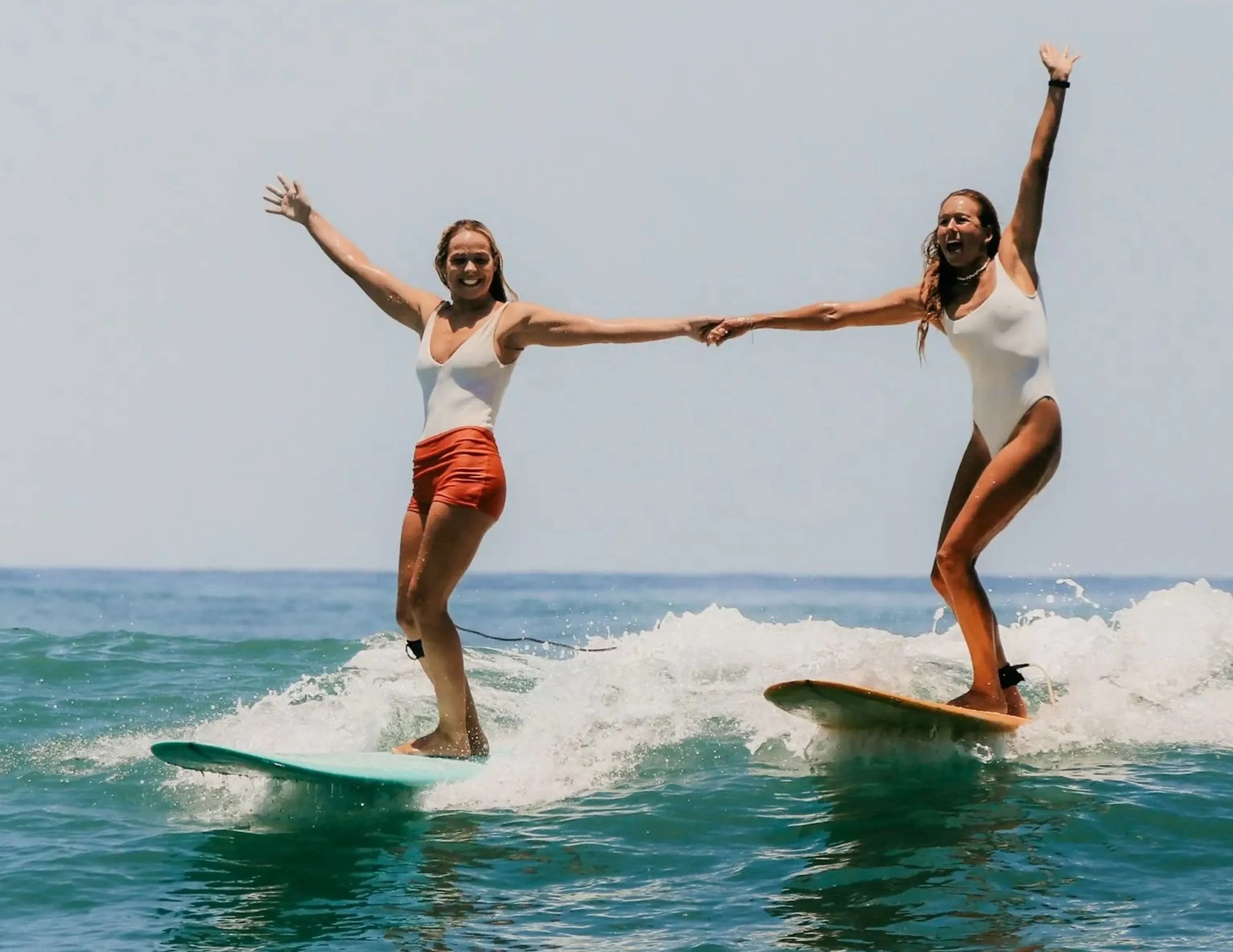 Chilliges Surfhostel in Lissabon: Surfen, Feiern und City-Vibes - image 1