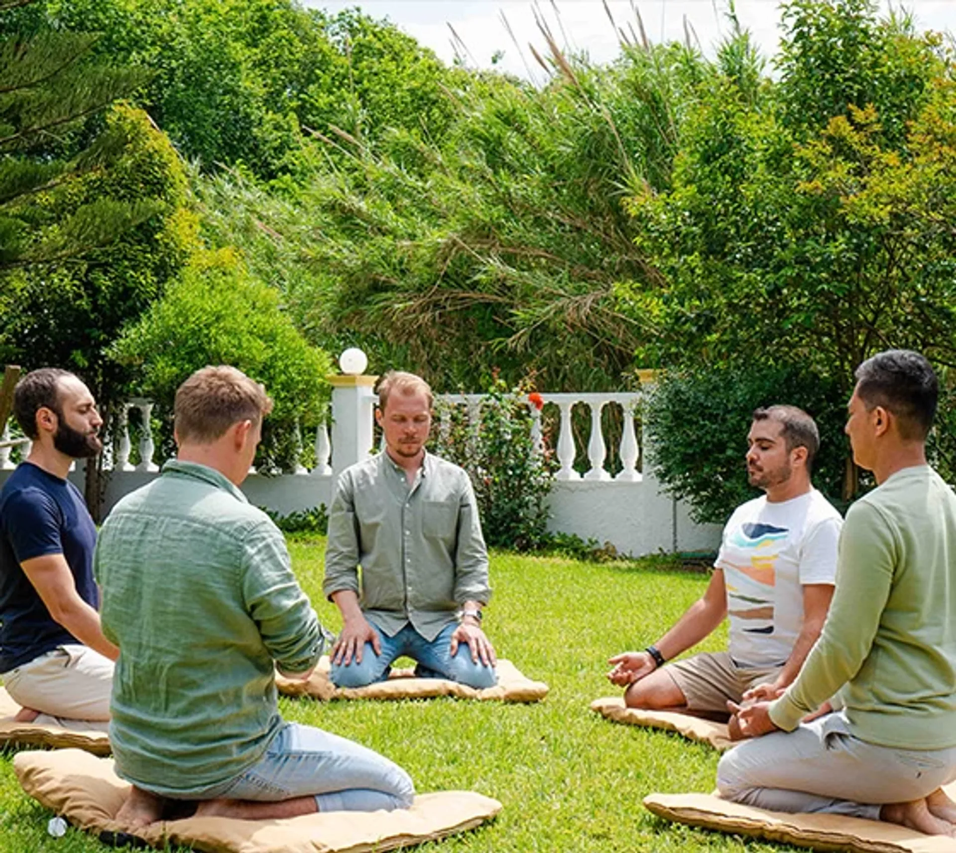 Yoga-Retreat für Männer: Kraft und Ruhe durch Gemeinschaft