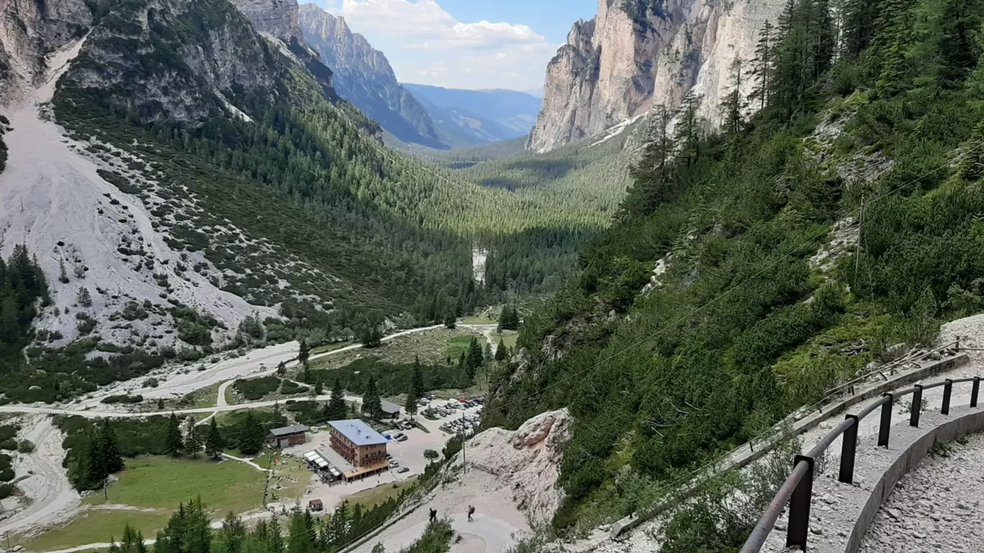 Faszination Dolomiten: Zu Fuß vom Pragser Wildsee nach Trentino - 4