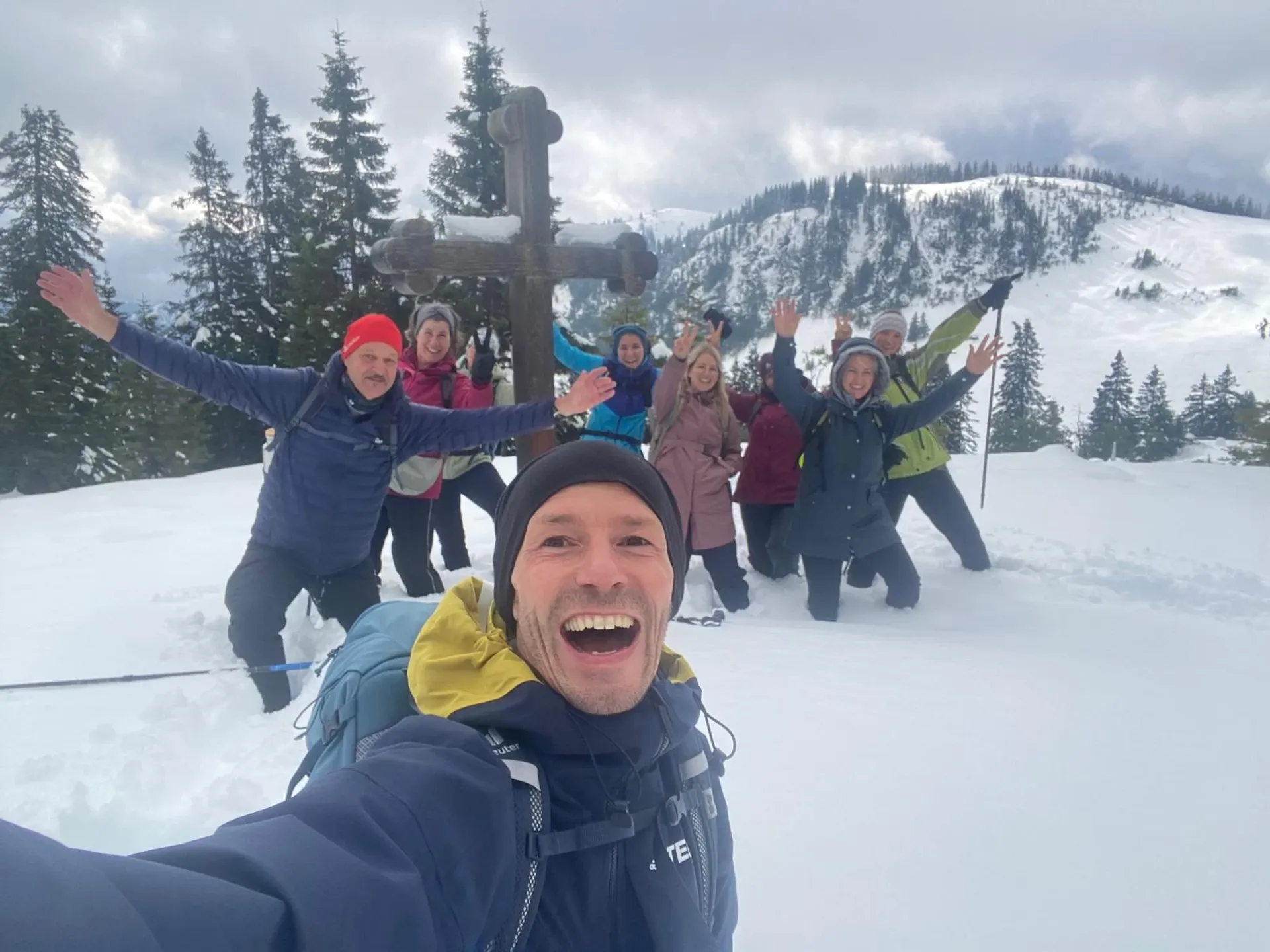 Yoga und Schneeschuhwandern mit Alleinlage auf 1300 Metern
