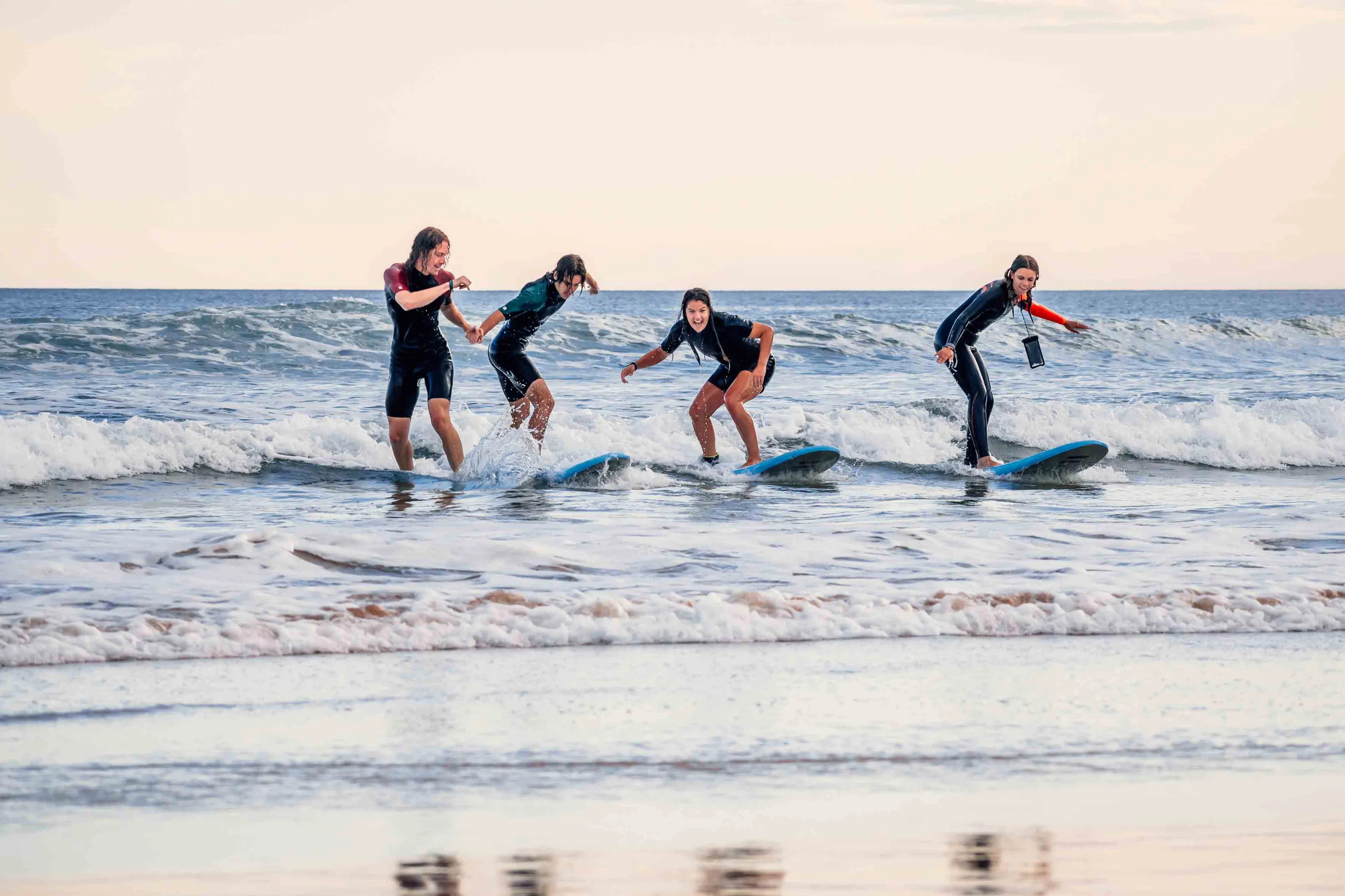 Party, Sonne & jede Menge Spaß: Surfcamp am Strand in Nordspanien - 3