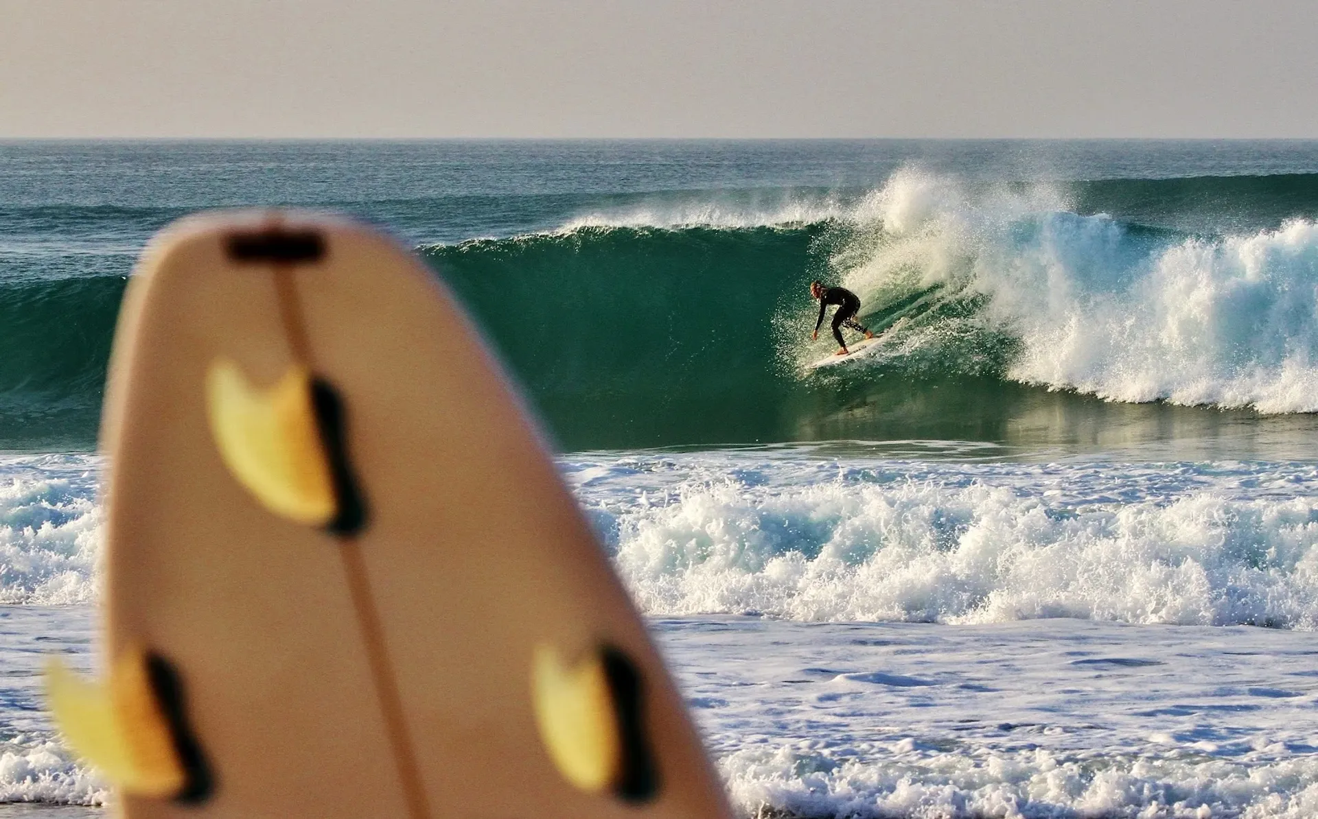Surf Lodge am Strand: Gemeinschaft und die besten Wellen Europas