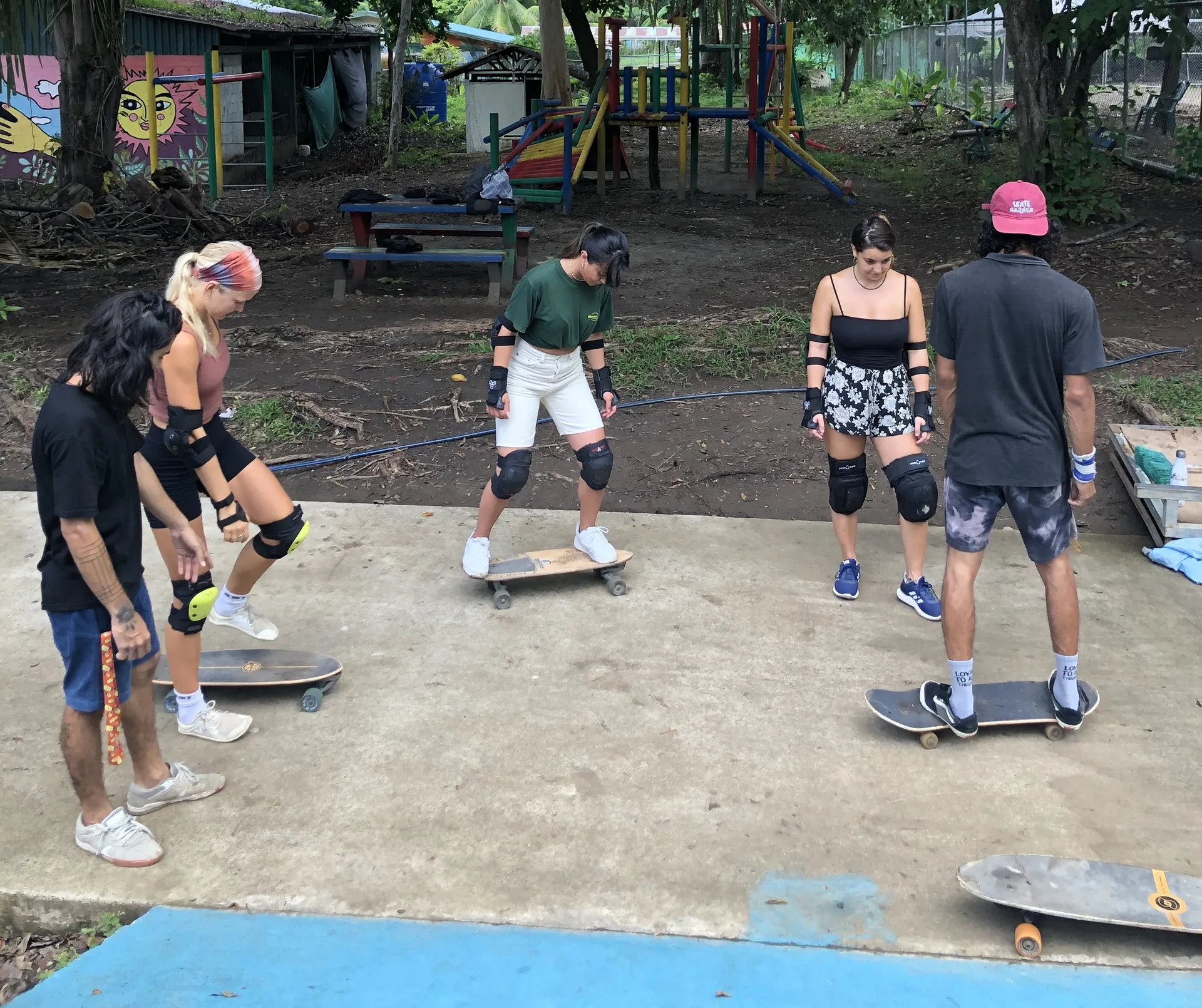 Surf & Skate Abenteuer: Action und Natur an der Küste von Santa Teresa