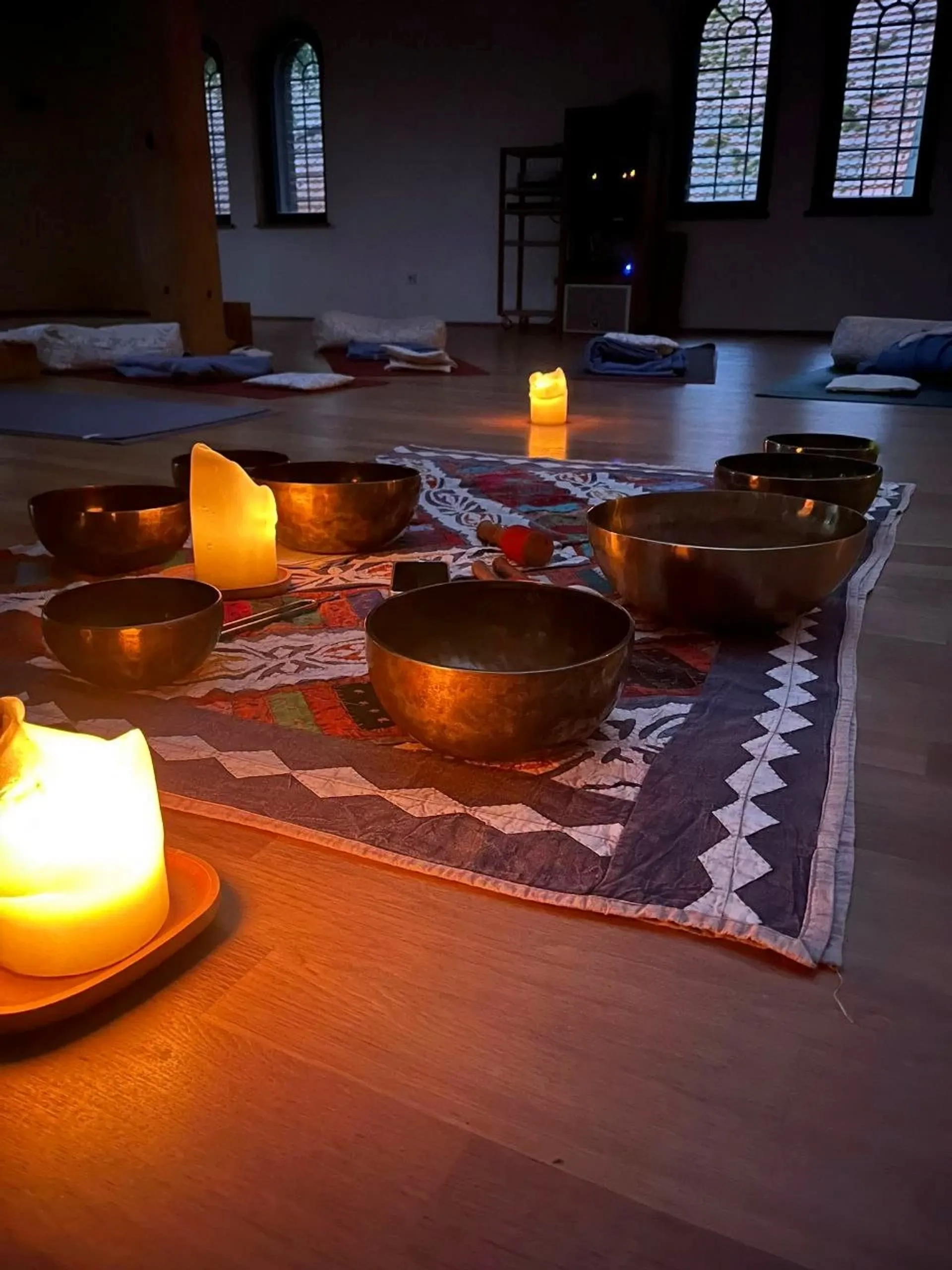 Lächeln des Glücks – Deine Auszeit mit Yoga und Klang - 5