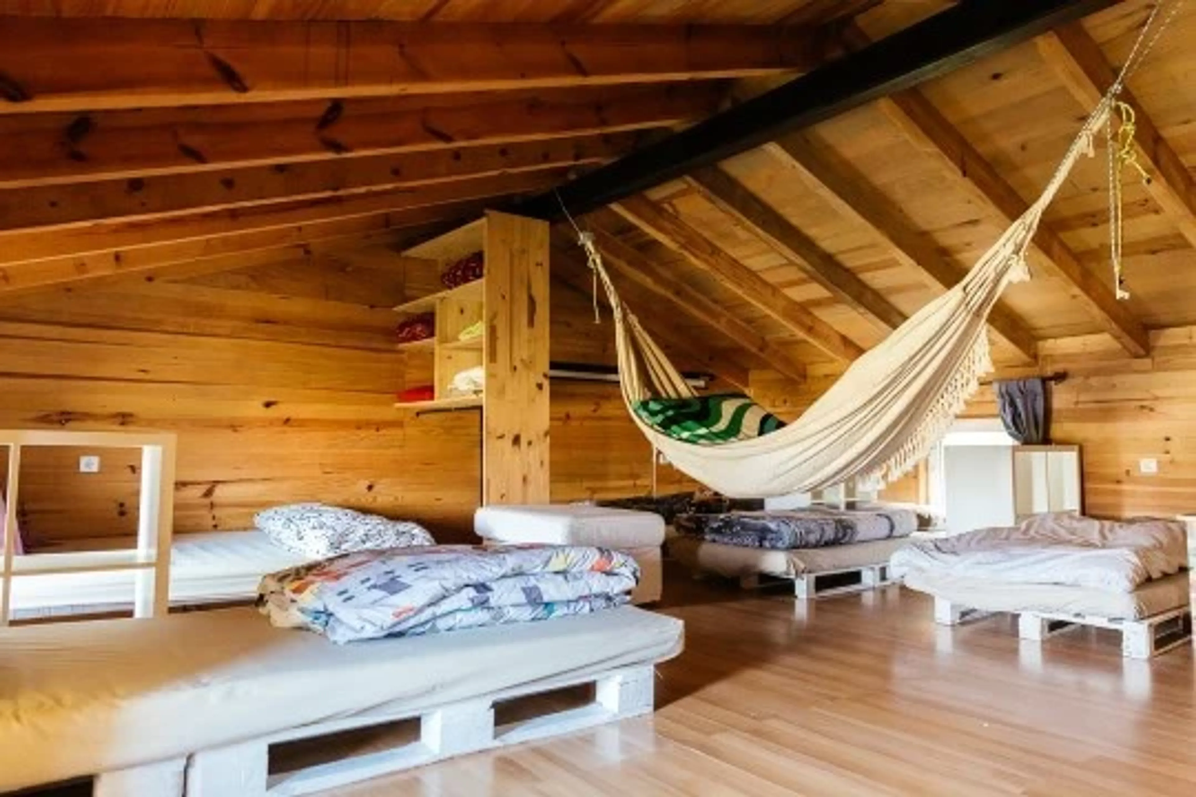 Cozy Surf Vibes: Hostel-Erlebnis an der grünen Küste Spaniens - 5