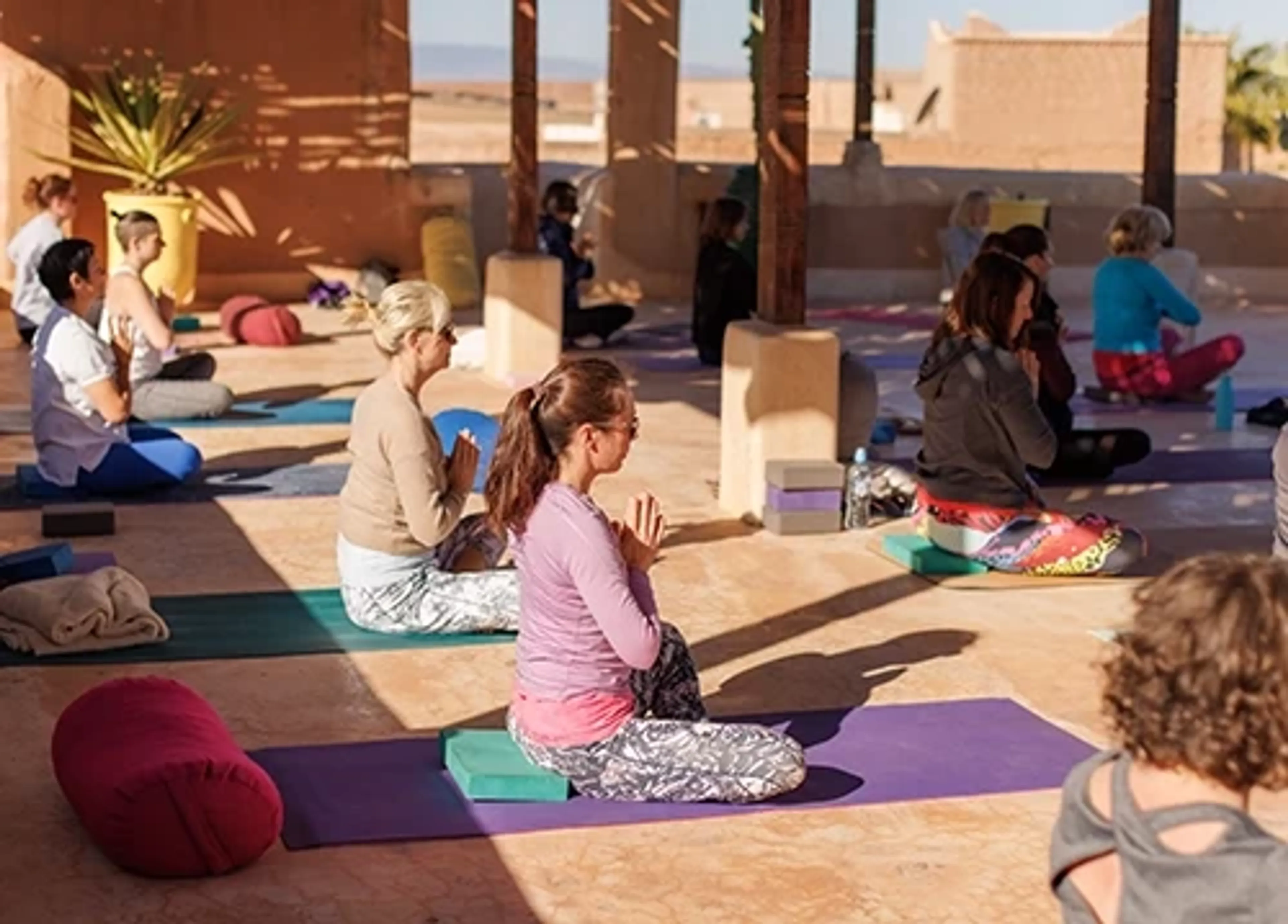 Yoga und Abenteuer: Entdecke Marrakesch und die Atlasberge