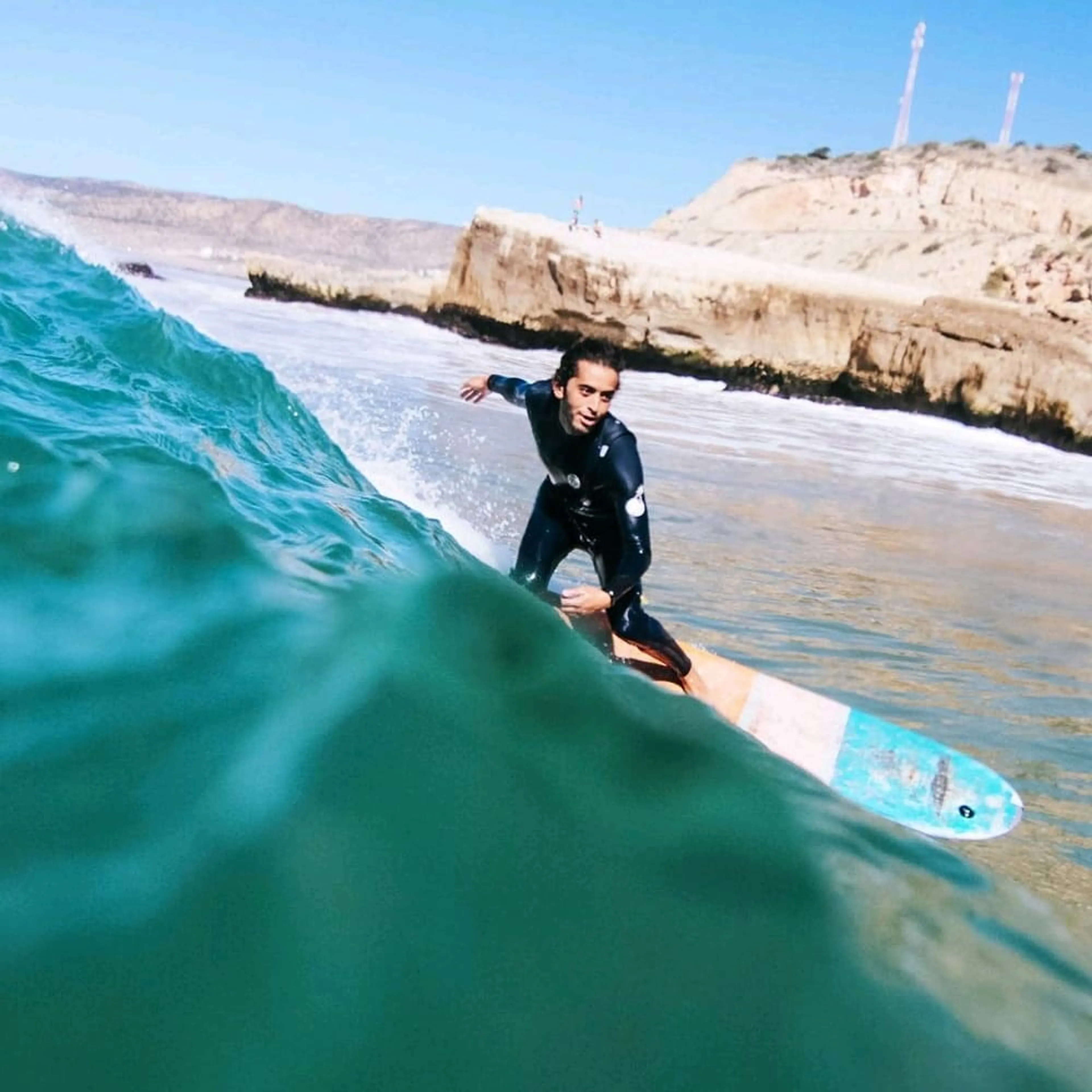 Surfcamp mit Meerblick: Komfort, Abenteuer & Entspannung