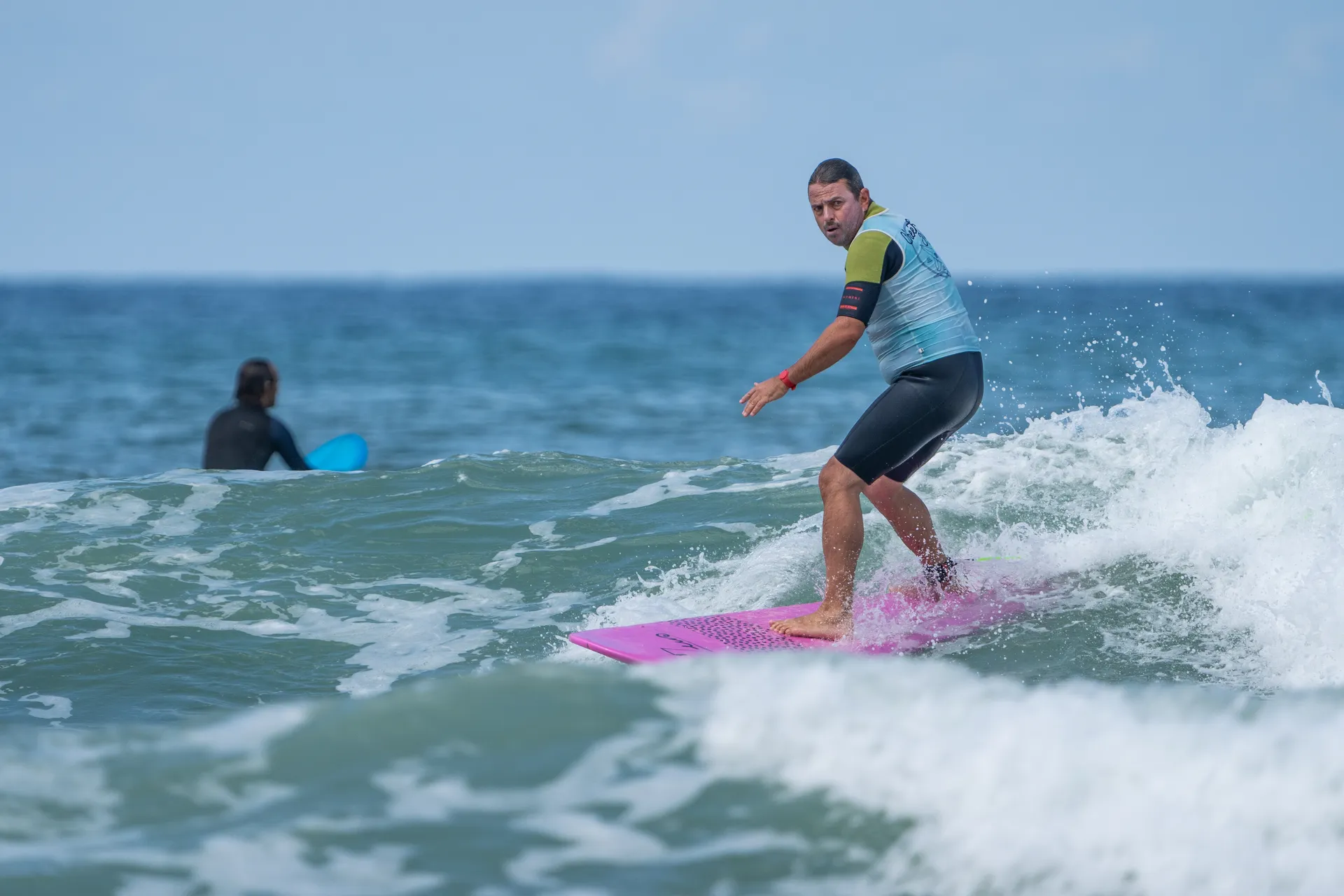Erlebe die Verbindung von Surfen und Yoga im entspannten Lacanau - 3