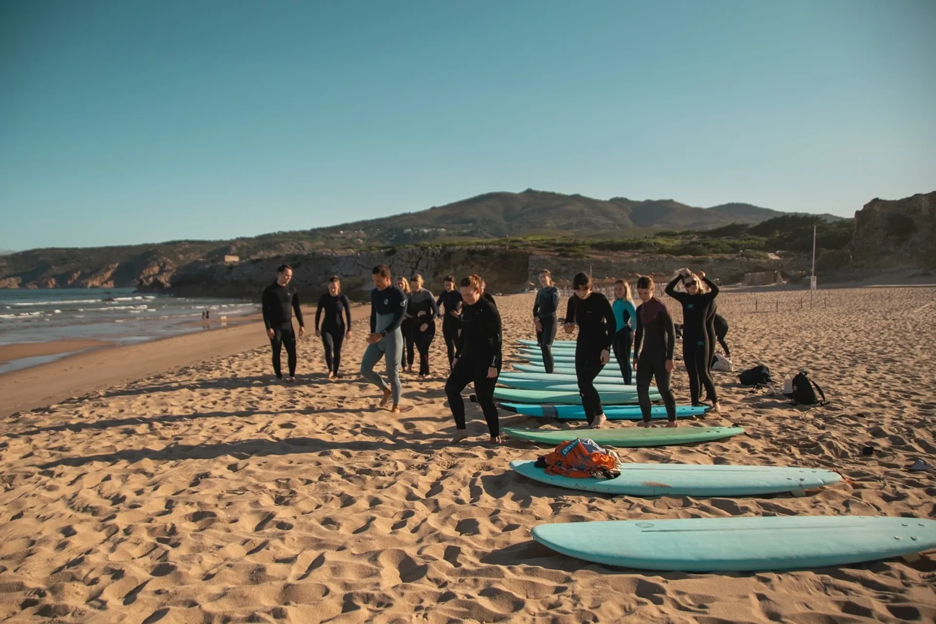 Surfcamp am Strand vor Lissabon: Surfen, Feiern & Gemeinschaft - 3