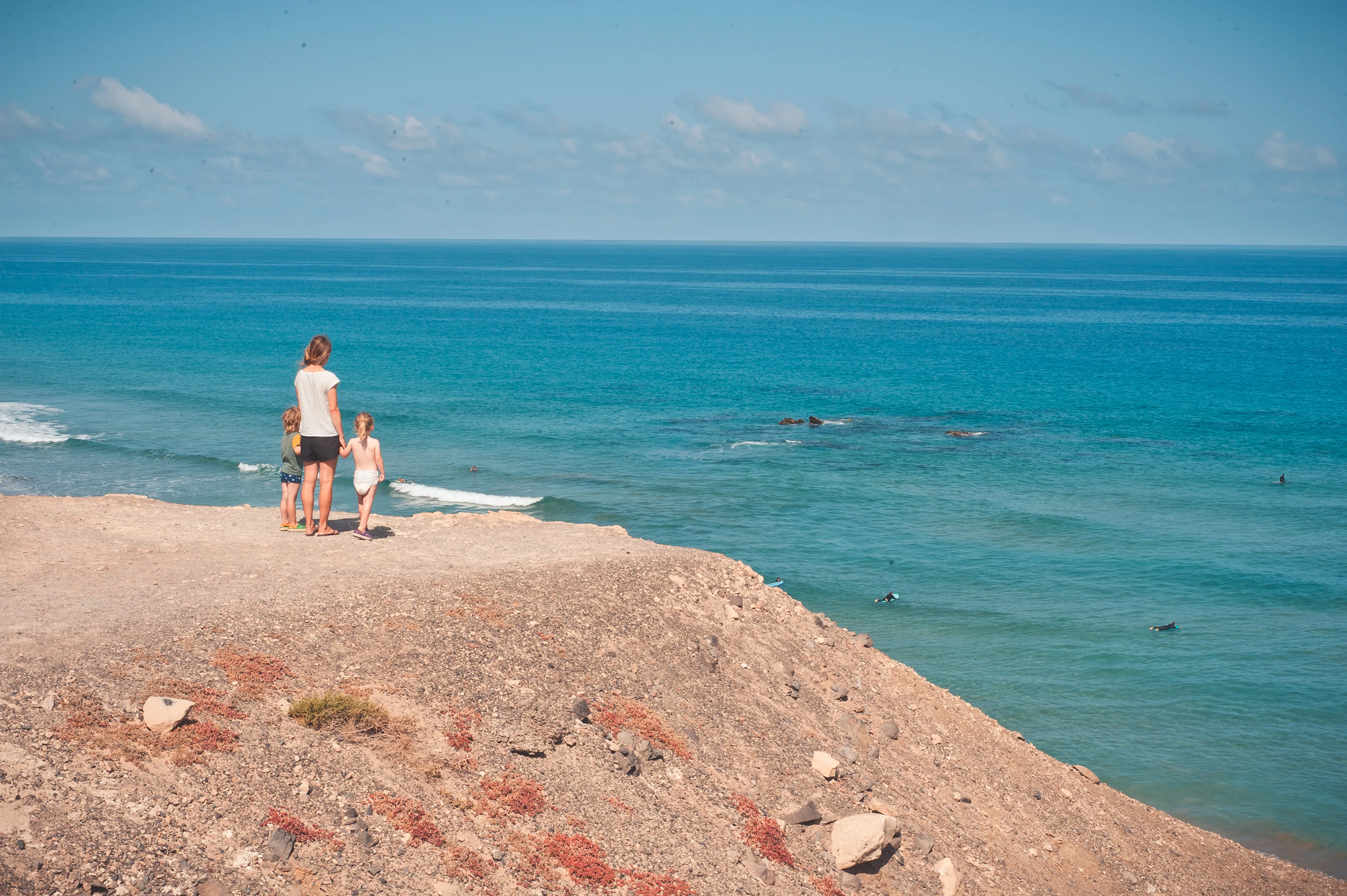 Familien Surfcamp mit Kinderbetreuung am Strand auf Fuerteventura - 4