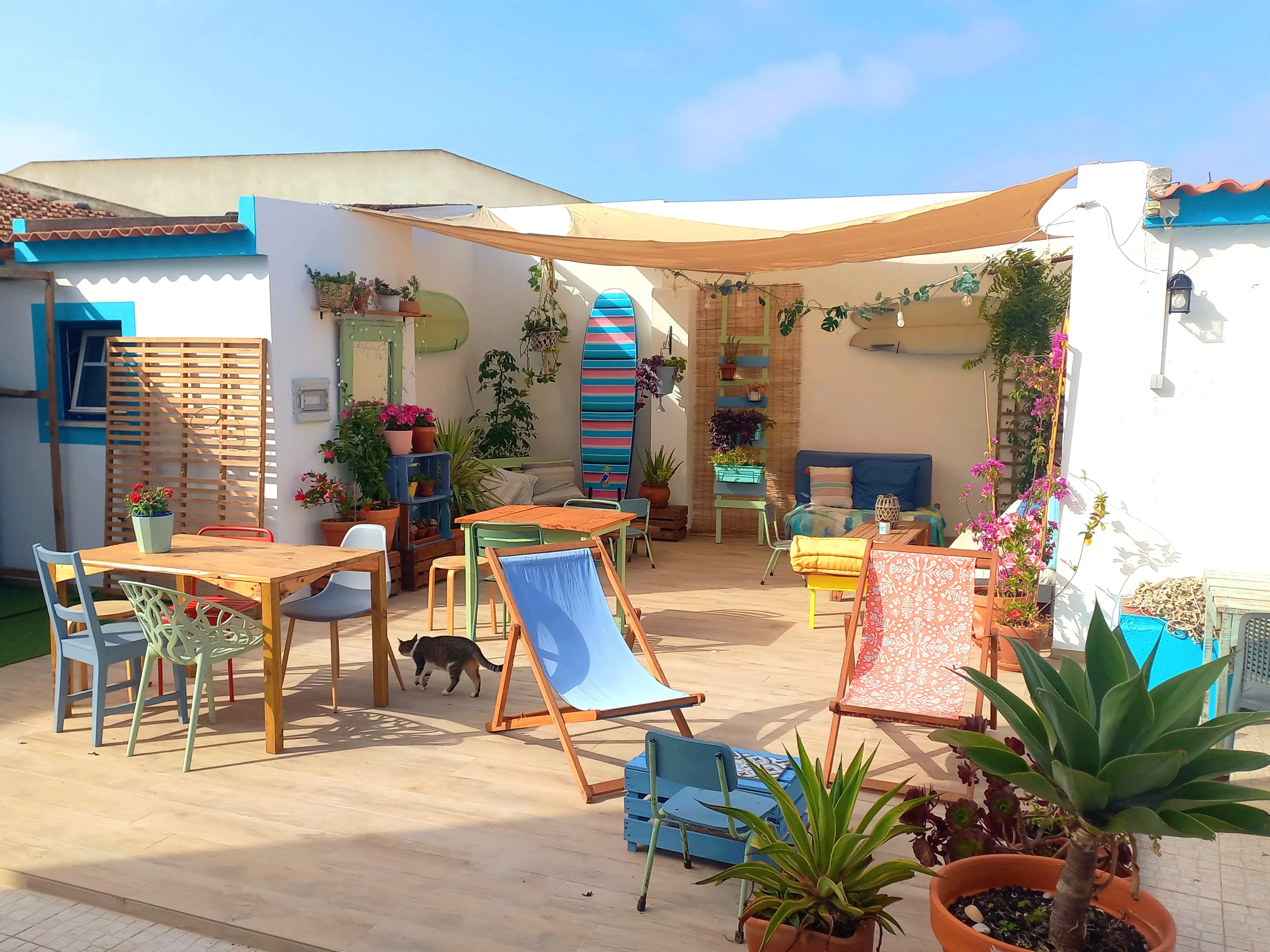 Weltklasse-Wellen im gemütlichen Gästehaus in Portugals Surfparadies - image 1