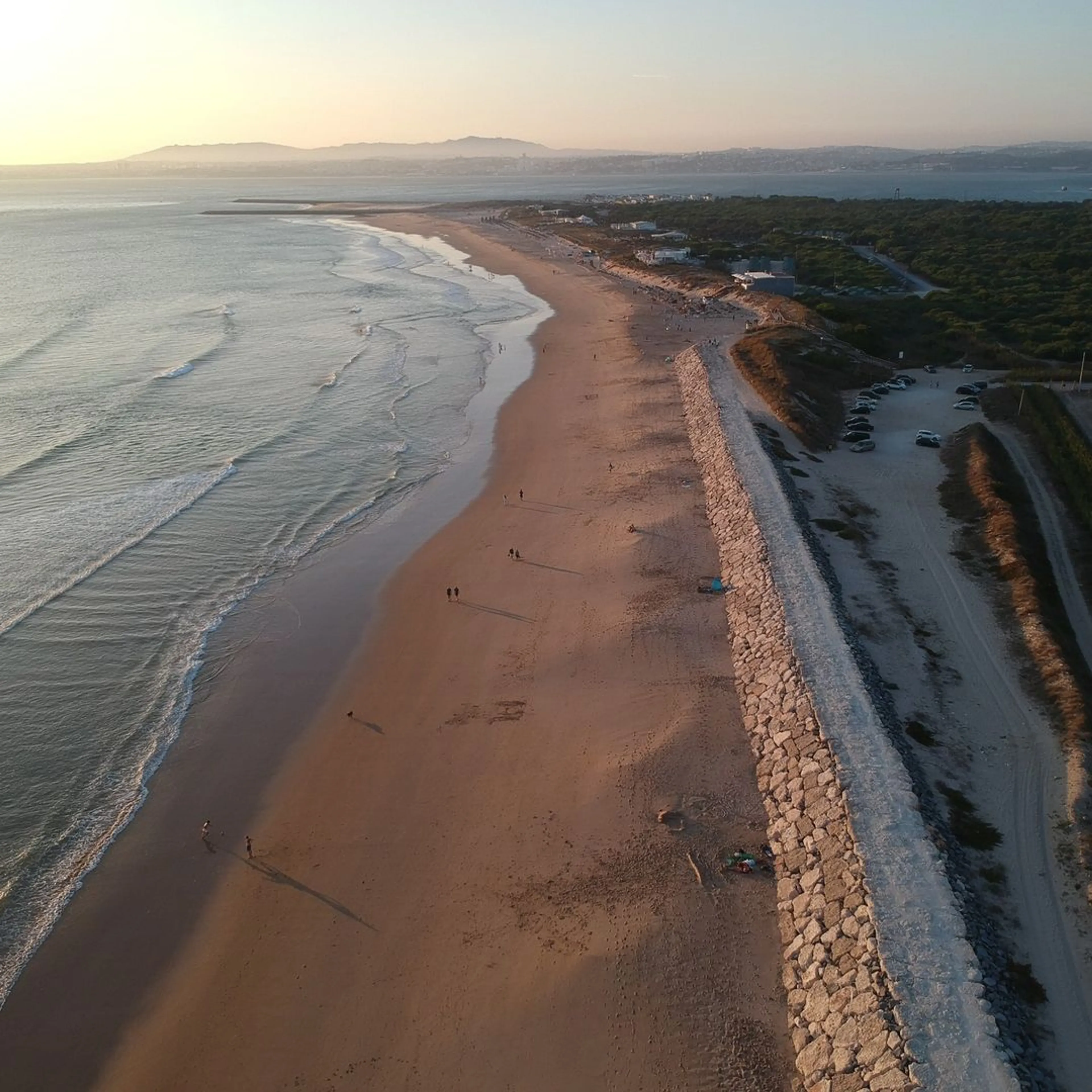 Surfen & Yoga: Verbinde die Magie der Küste mit dem Charme Lissabons - 4