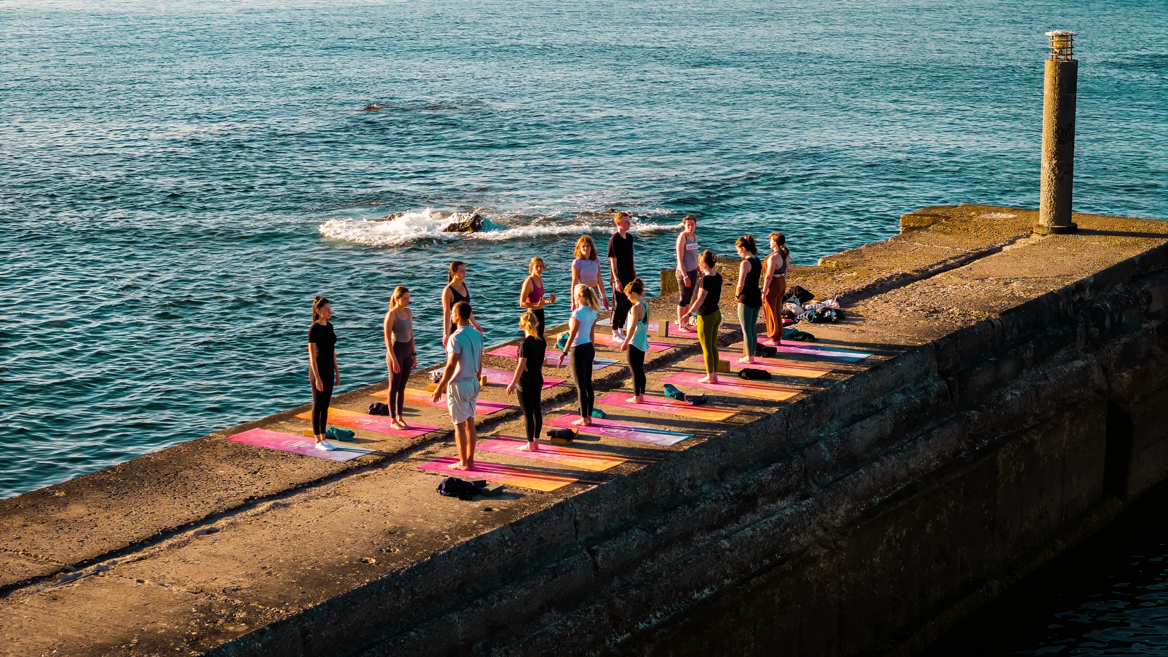 Yoga- & Surf-Erlebnis mit Gleichgesinnten nahe Lissabon - 1