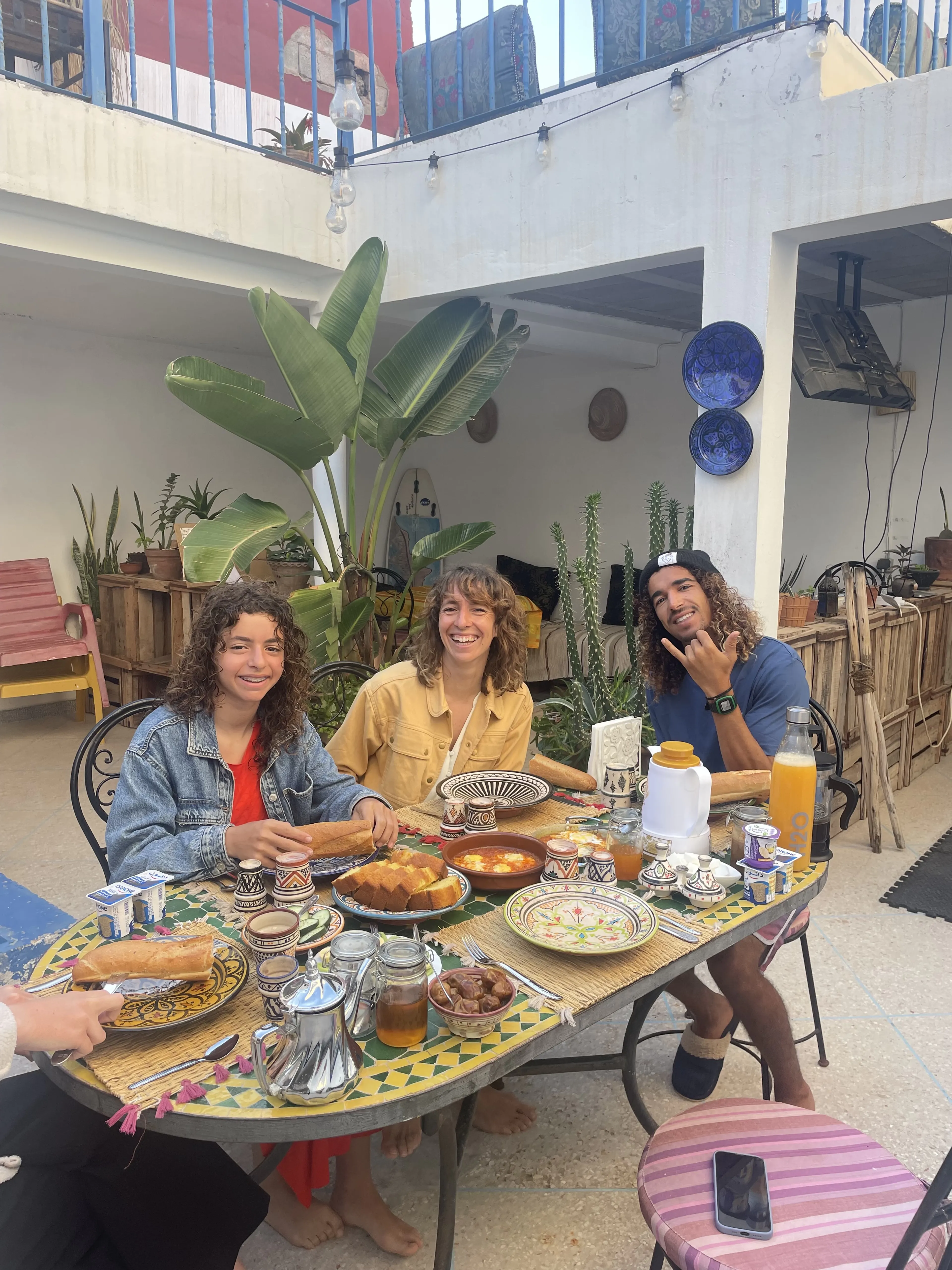 Surf, Sun & Good Vibes: Entdecke die Freude am Surfen und Yoga - 2