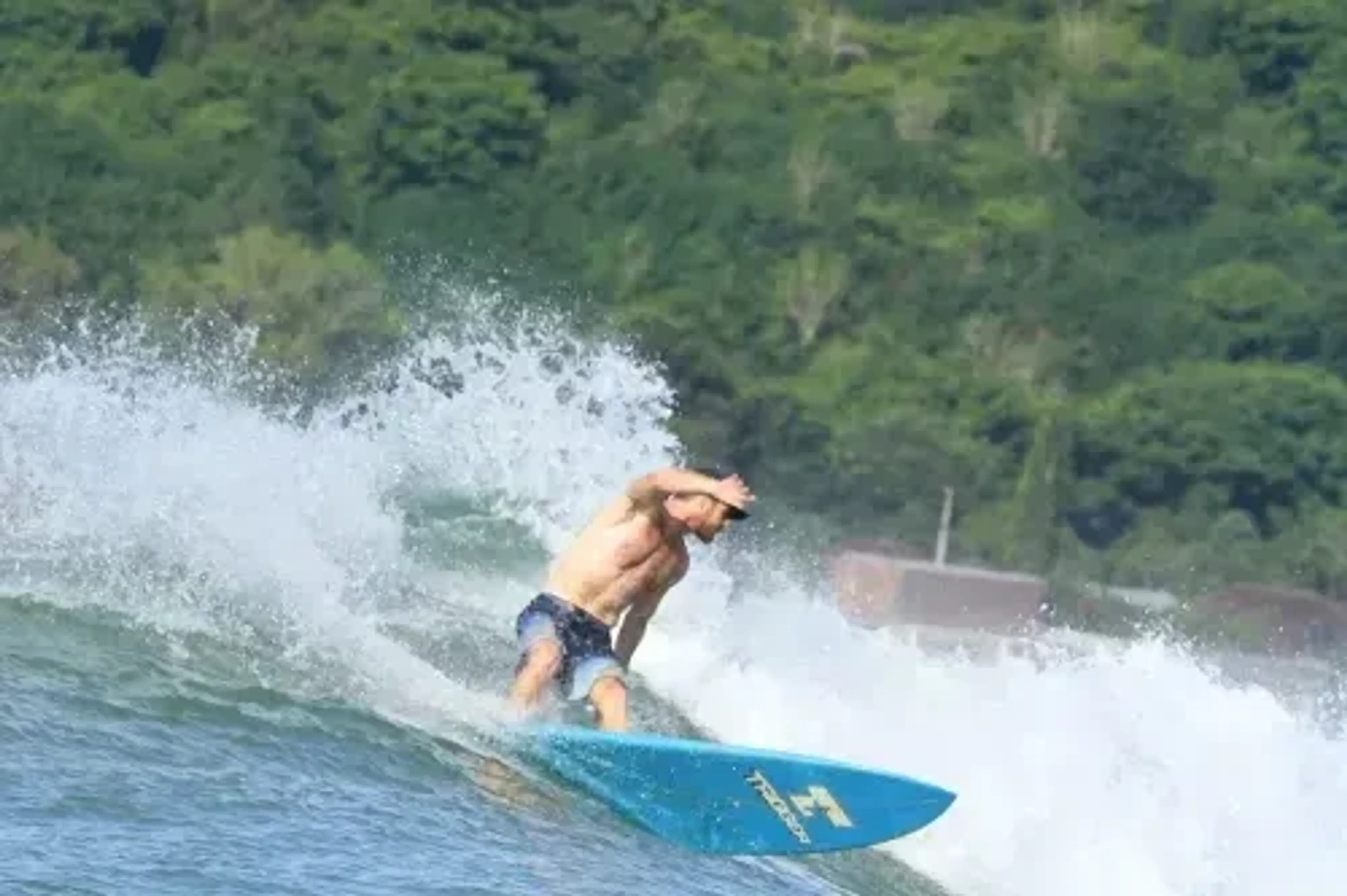 Surf-Retreat auf Lombok: Zwischen Reefbreaks und Reisfeldern
