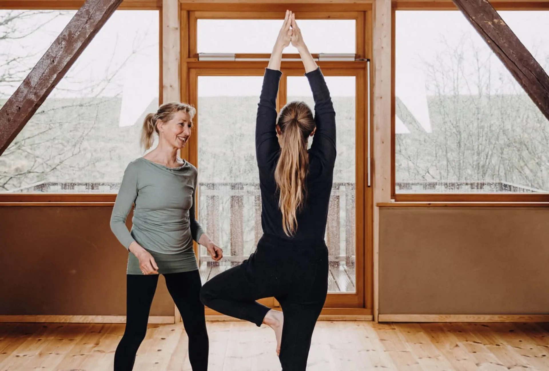 Yoga und Ayurveda für Frauen: Spüre die Kraft und Energie der Nordsee