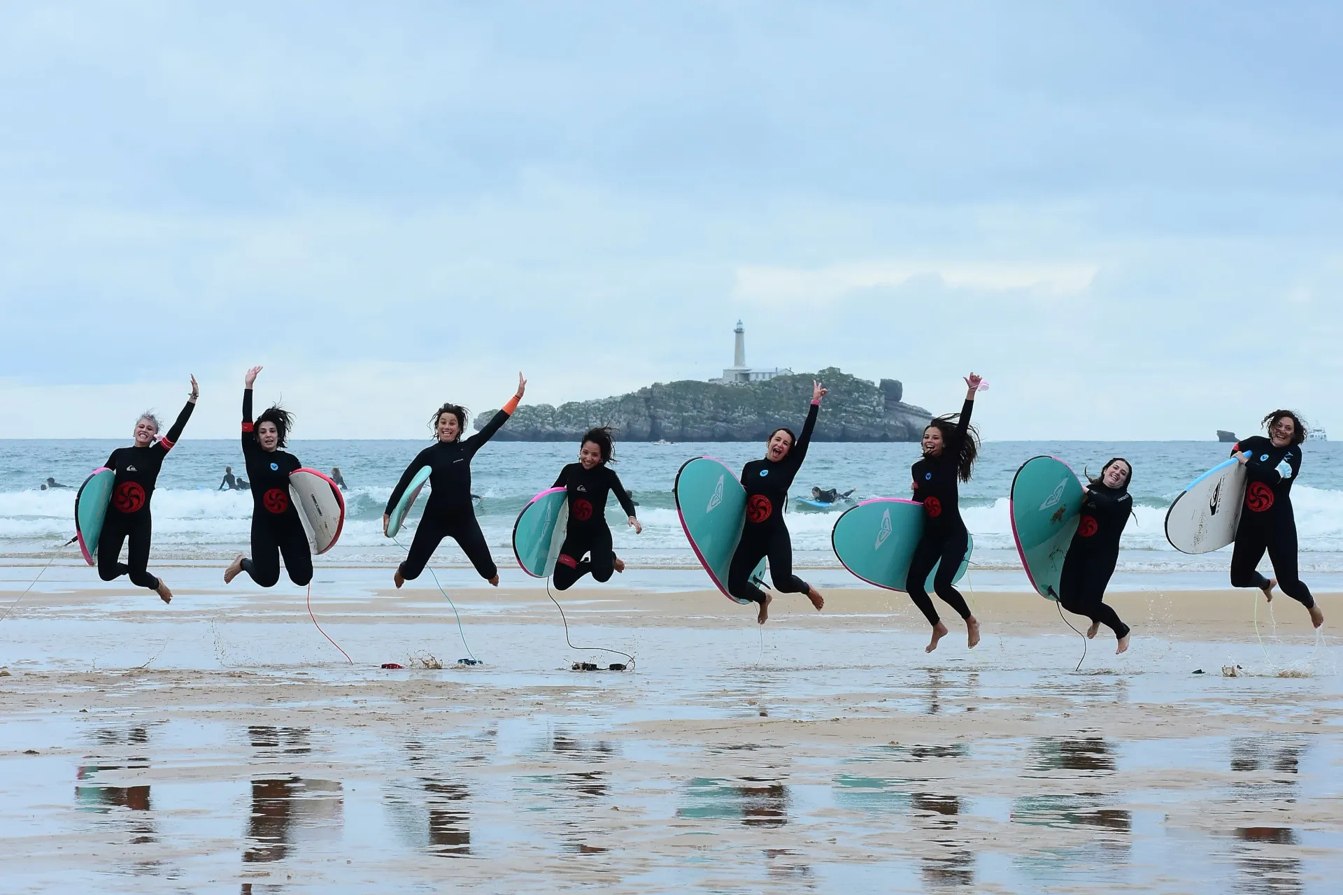 Entdecke die Magie des Surfens im Herzen von Nordspanien