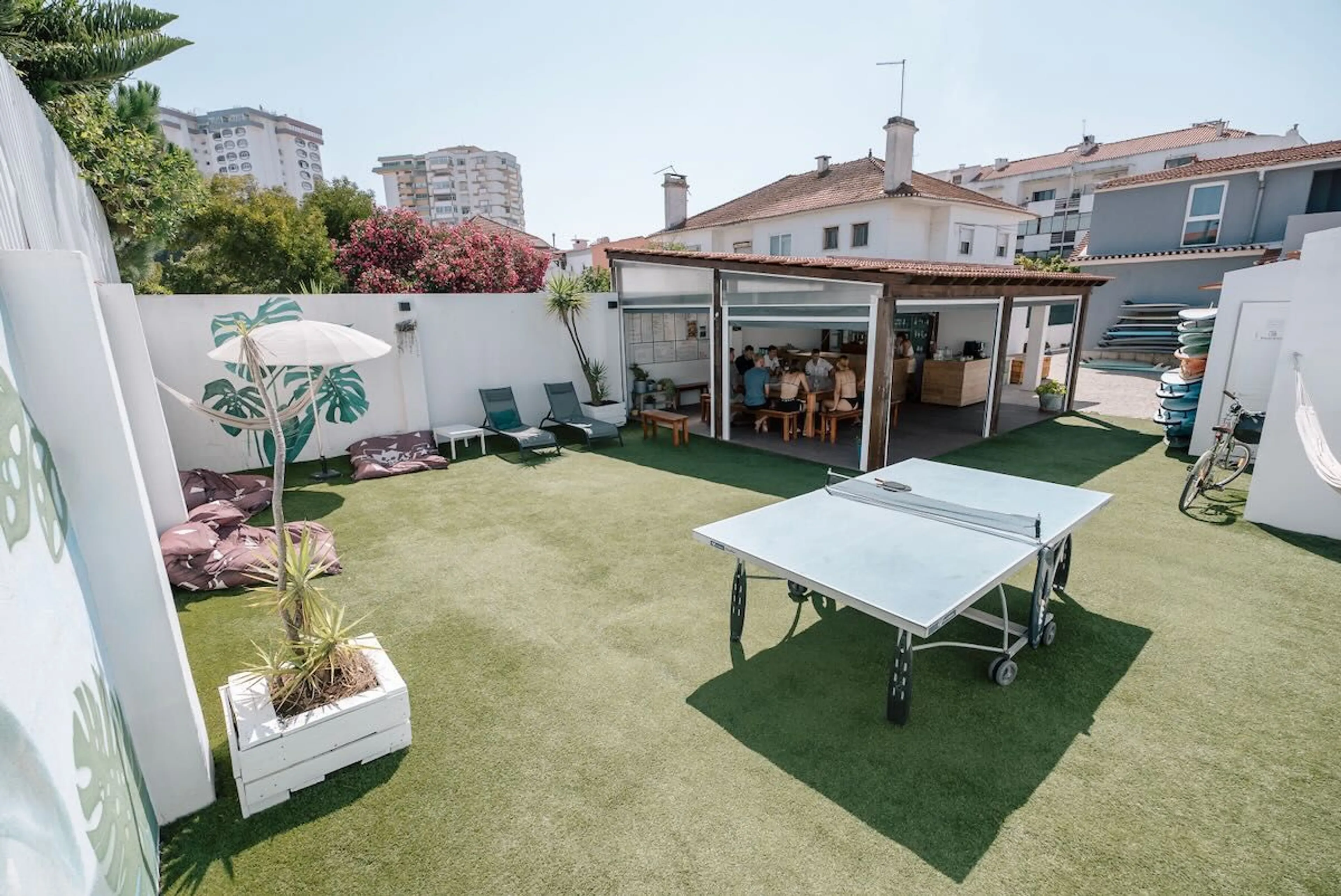 Chilliges Surfhostel in Lissabon: Surfen, Feiern und City-Vibes - 5