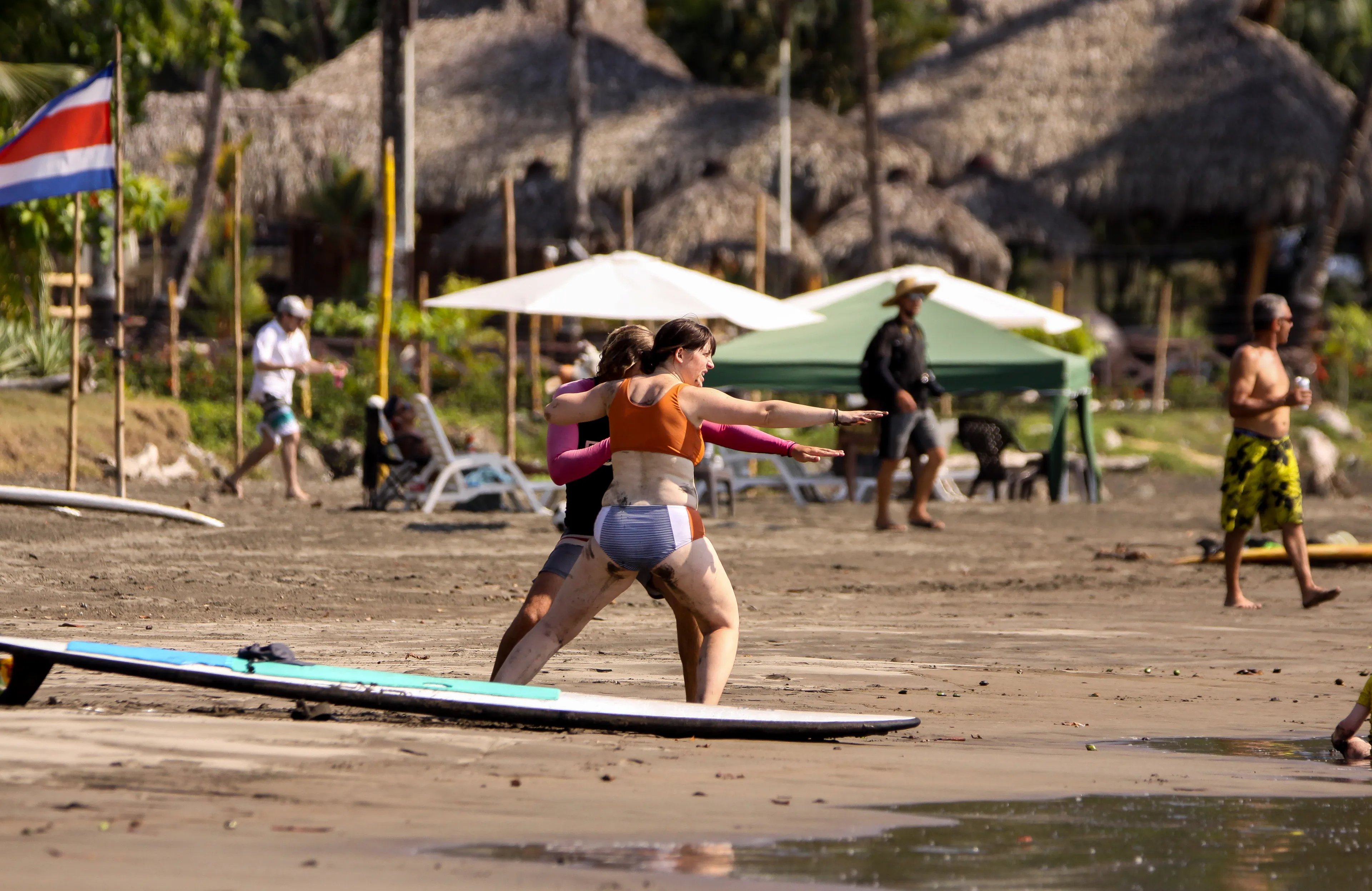 Sun & Surf in Jacó: Lebendige Surfkultur und pures Surfvergnügen! - 4