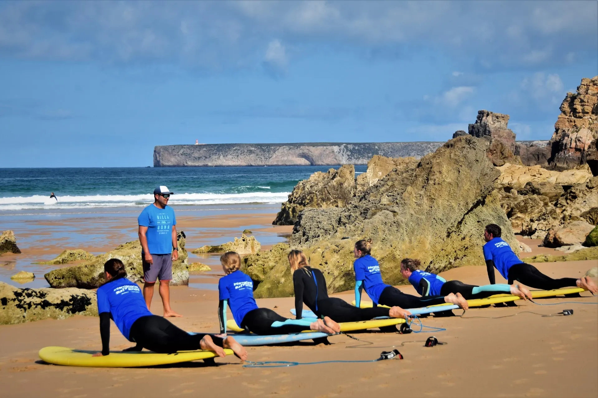 Zuhause zwischen den Wellen: Familiäres Surfcamp in Sagres - 3
