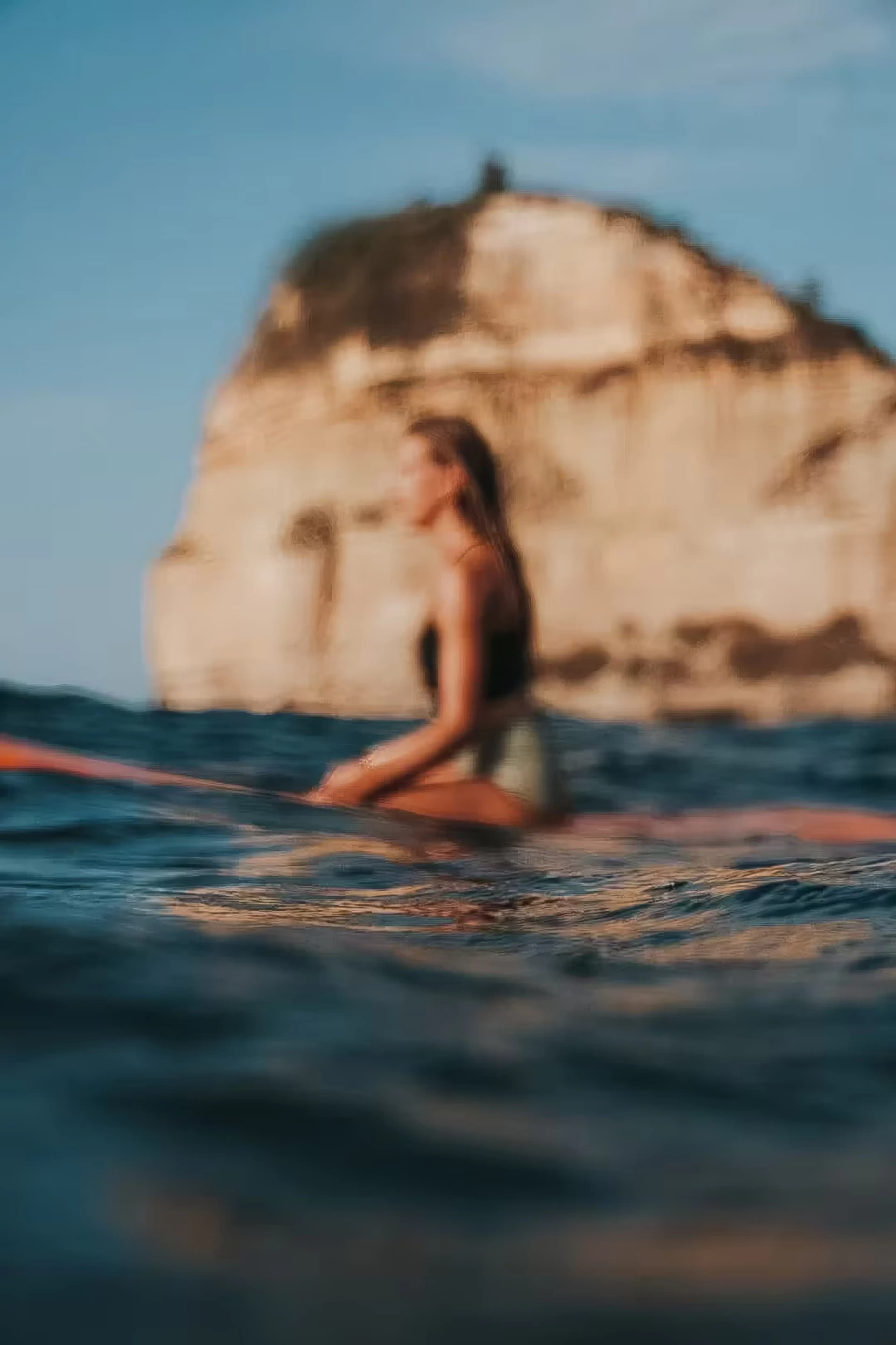 Surfen bis zum Sonnenuntergang in den Wellen Uluwatus - 2
