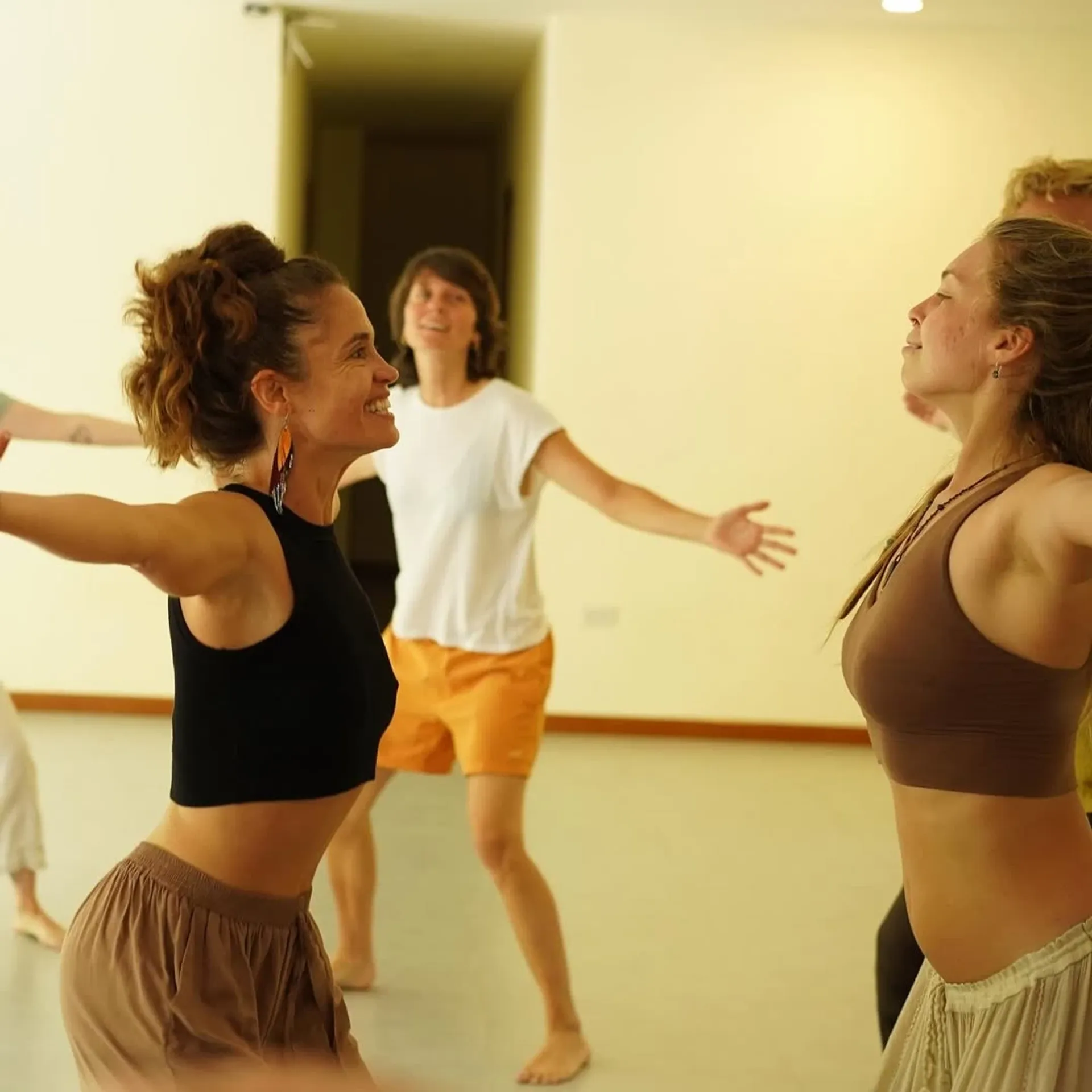 The Feminine Flow: Yoga, Heilung und Weiblichkeit auf Sardinien