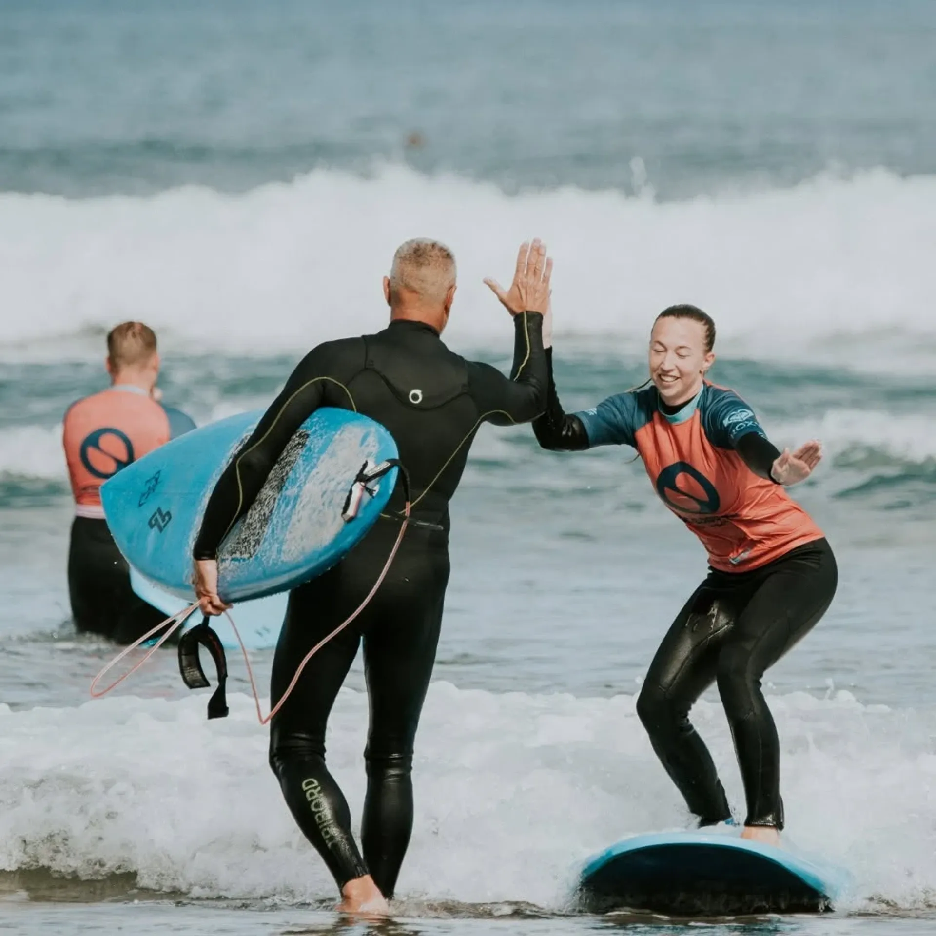 Surfen lernen zwischen Atlantik und Stadtleben auf Gran Canaria