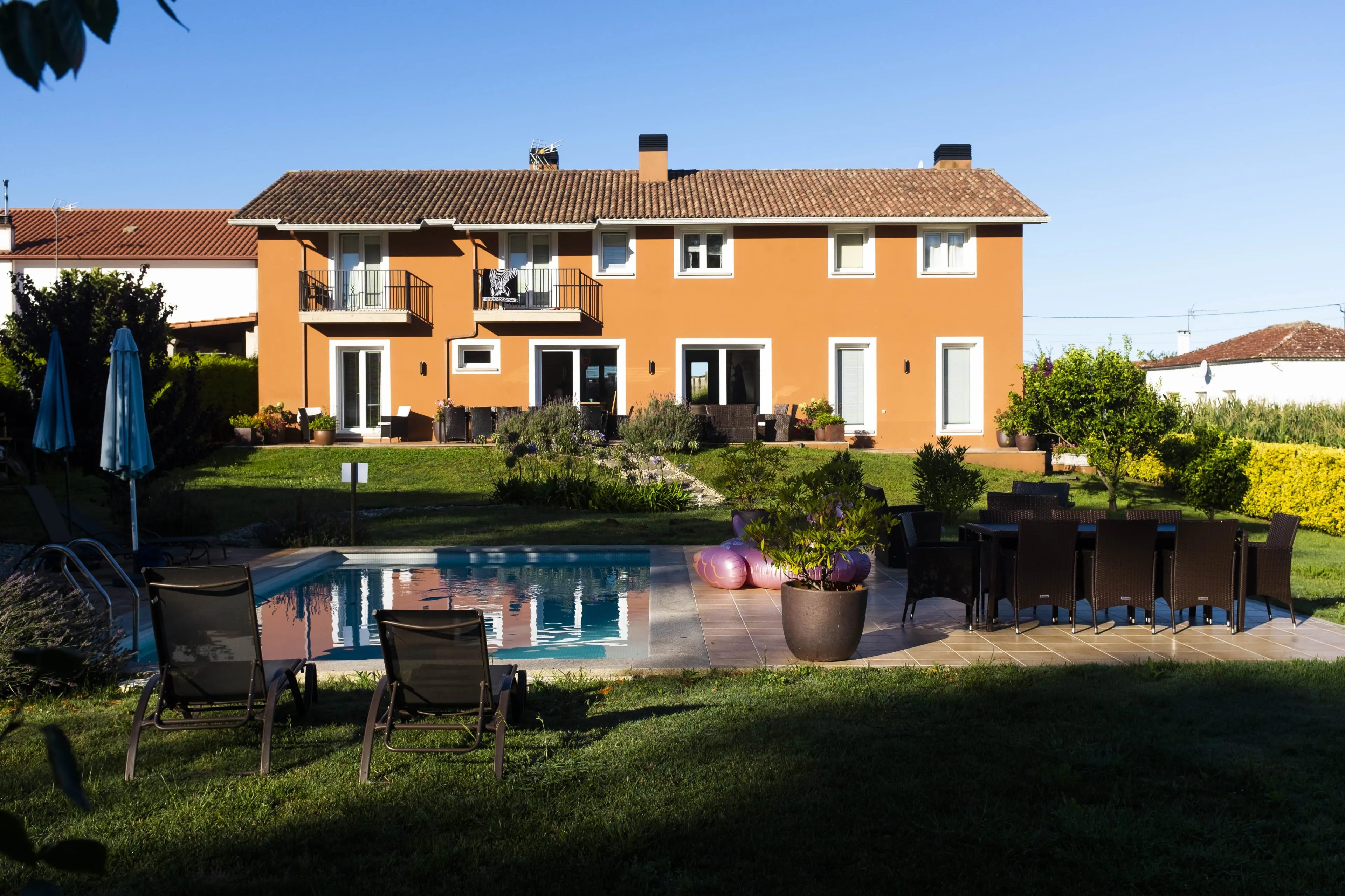 Sportlich entspannen: Surfen, Yoga & Surfskate im Wohlfühl-Camp - 3