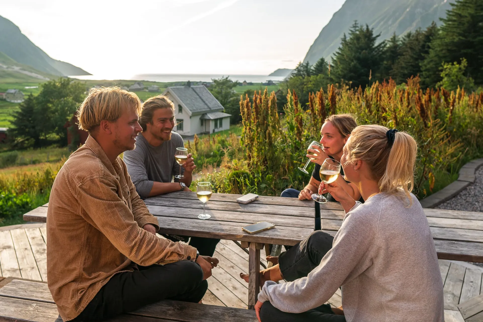 Surfcamp zwischen majestätischen Bergen und weißen Sandstränden - 3