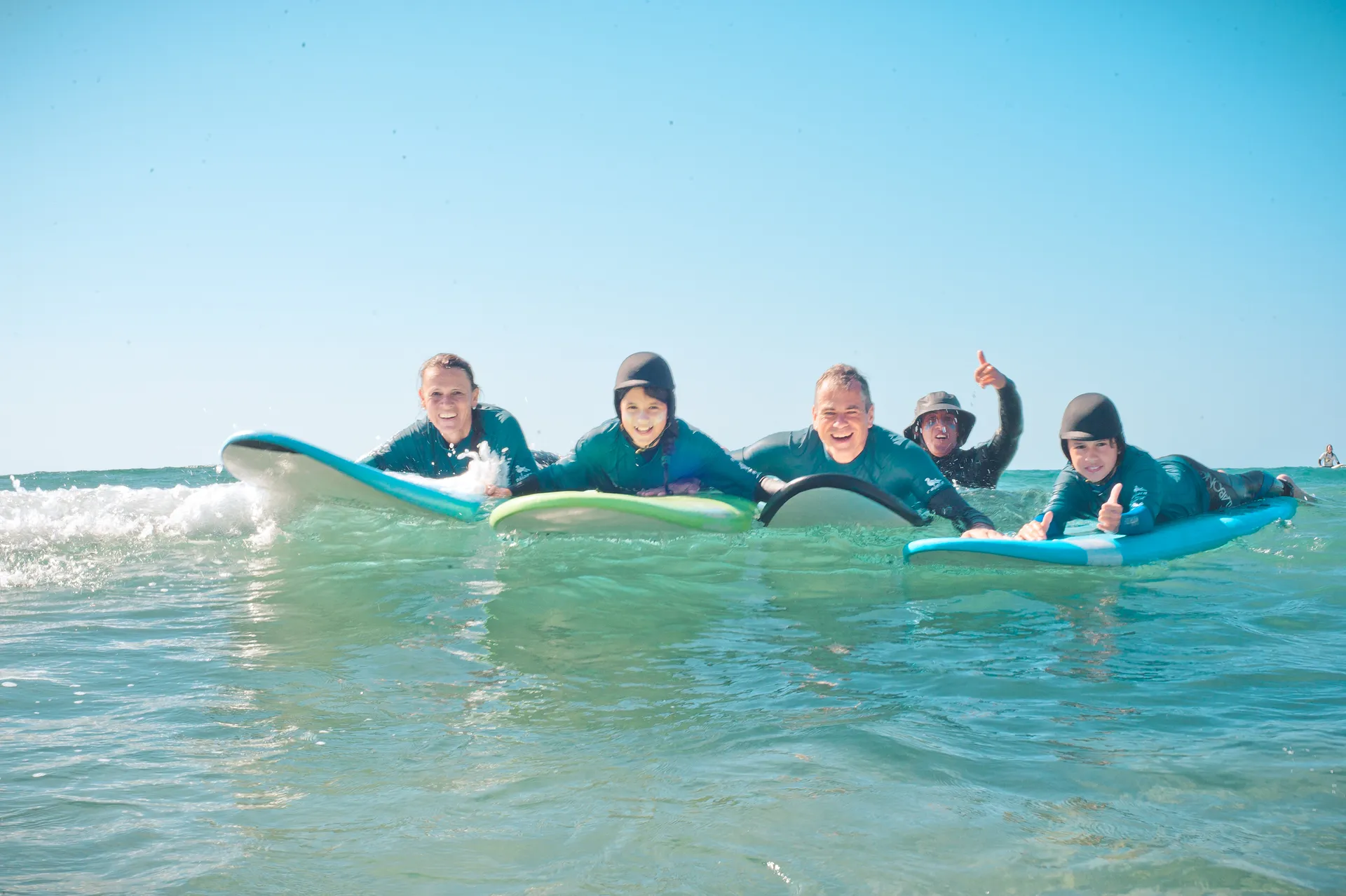 Familien Surfcamp mit Kinderbetreuung am Strand auf Fuerteventura - 3