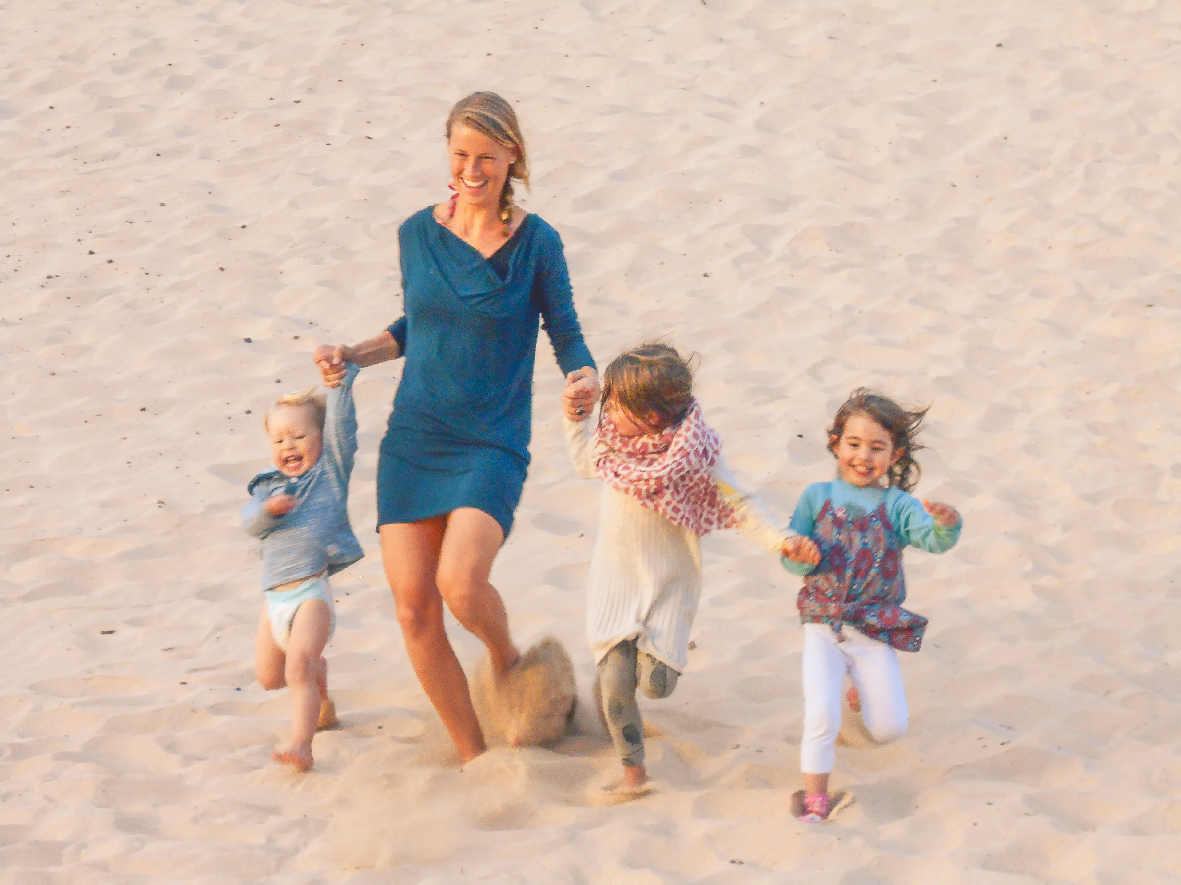 Familien Surfcamp mit Kinderbetreuung am Strand auf Fuerteventura - 2