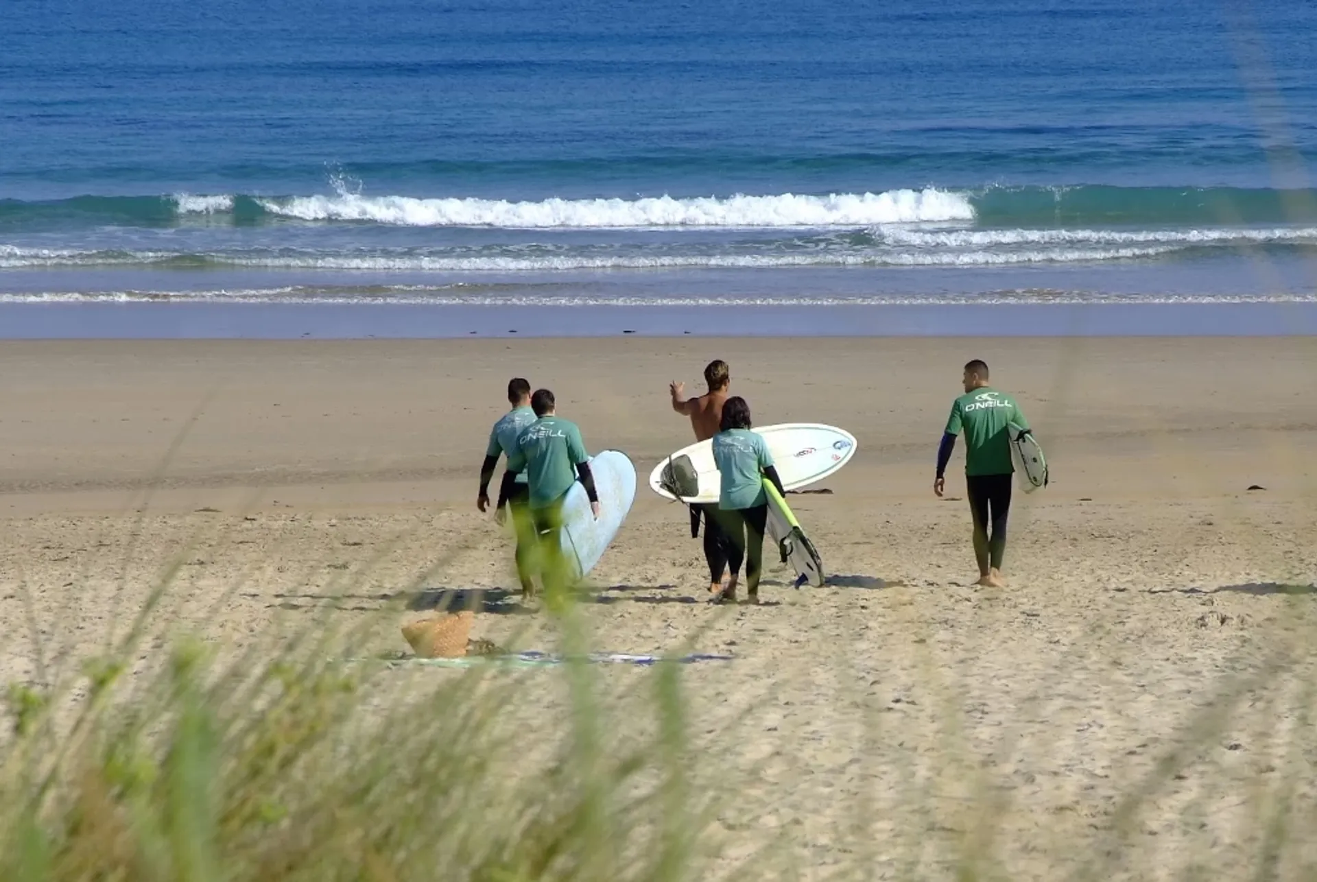 Reite die Wellen des Atlantiks: Dein Surfcamp-Abenteuer in San Vicente
