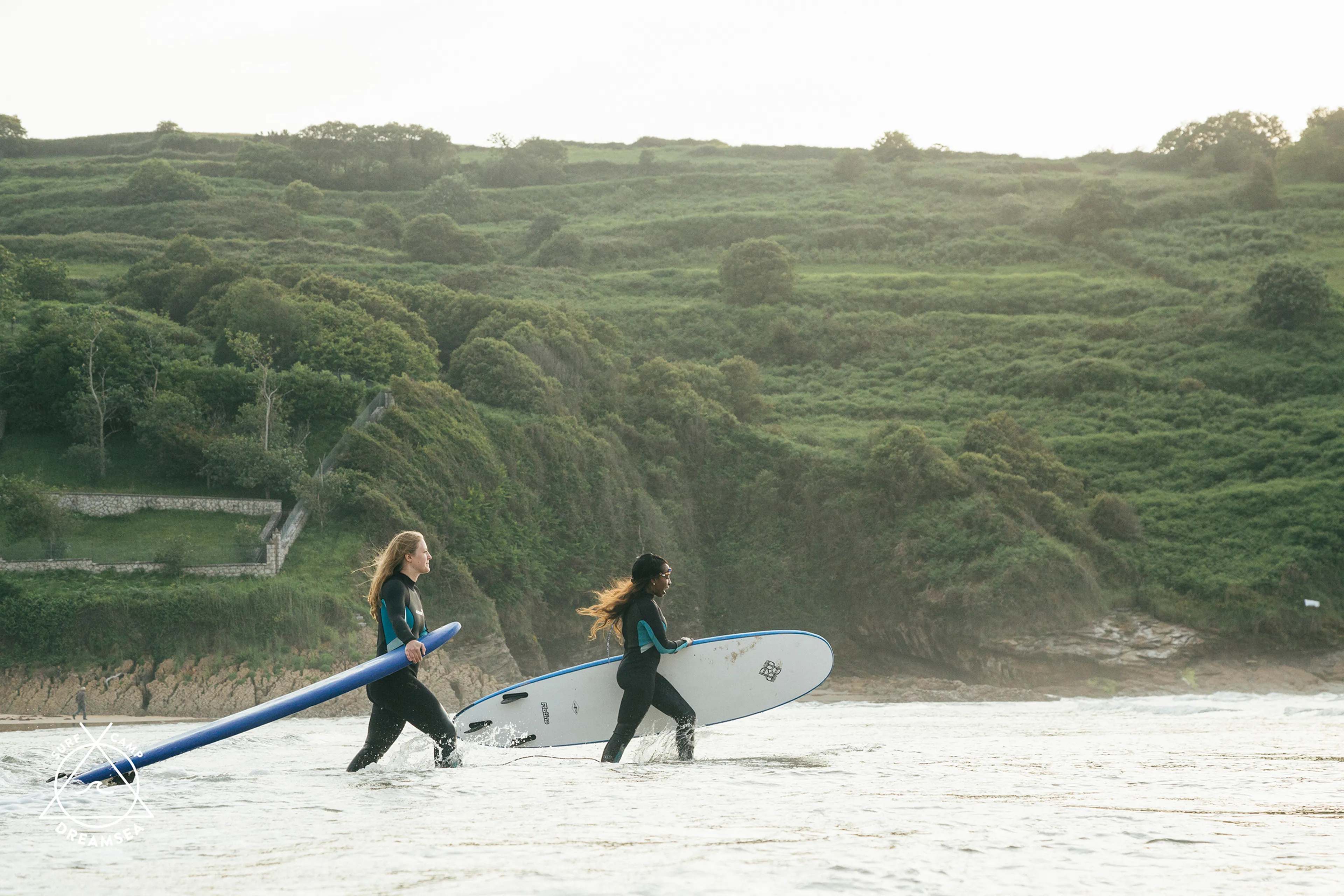 Surfcamp in Kantabrien: Erlebe die schönsten Strände Spaniens