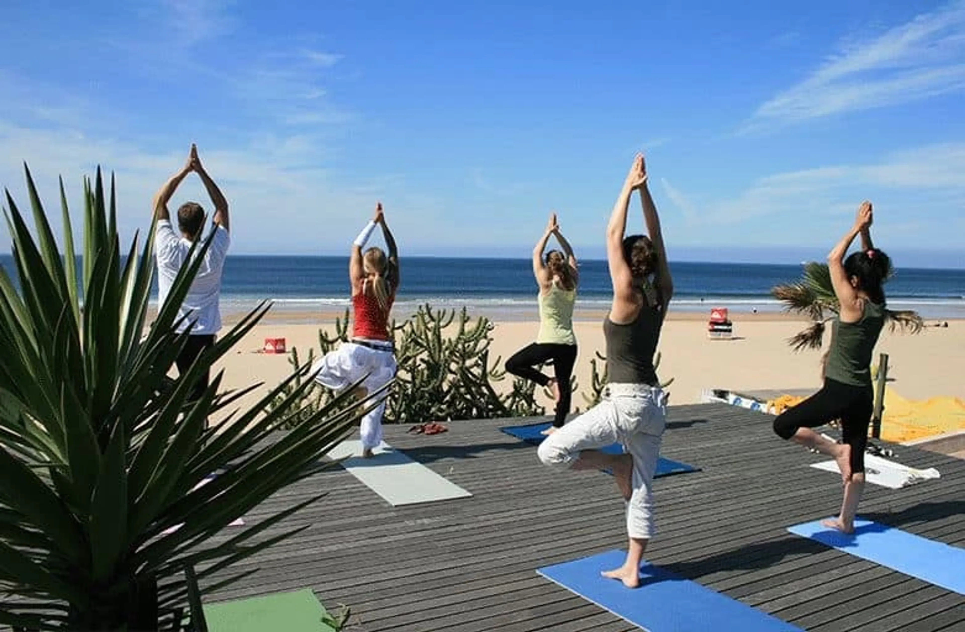 Yoga mit atemberaubender Aussicht auf die Küste Portugals - 2