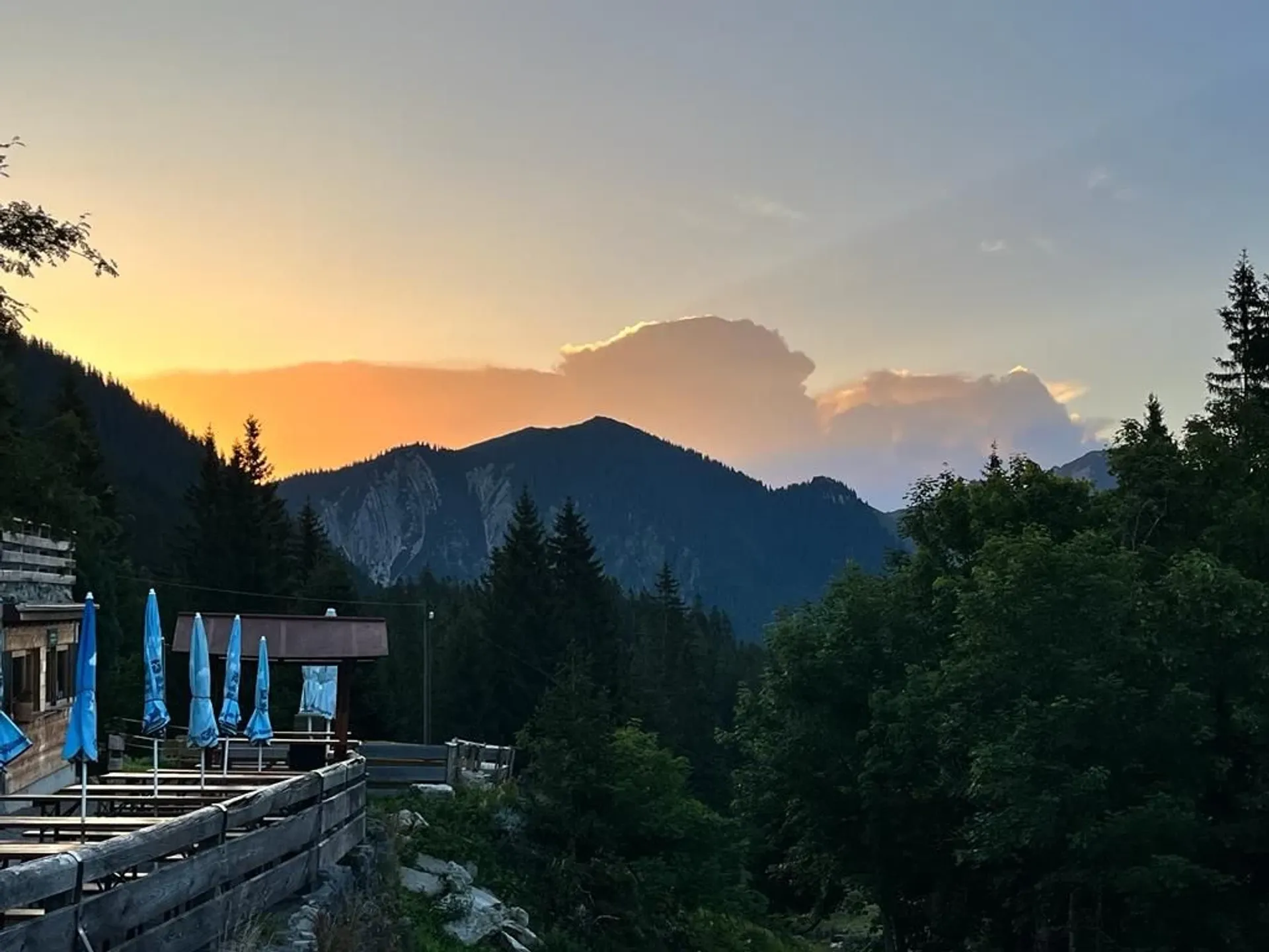 Sternenklare Auszeit: Yoga und Sternschnuppen über den Bergen - 2