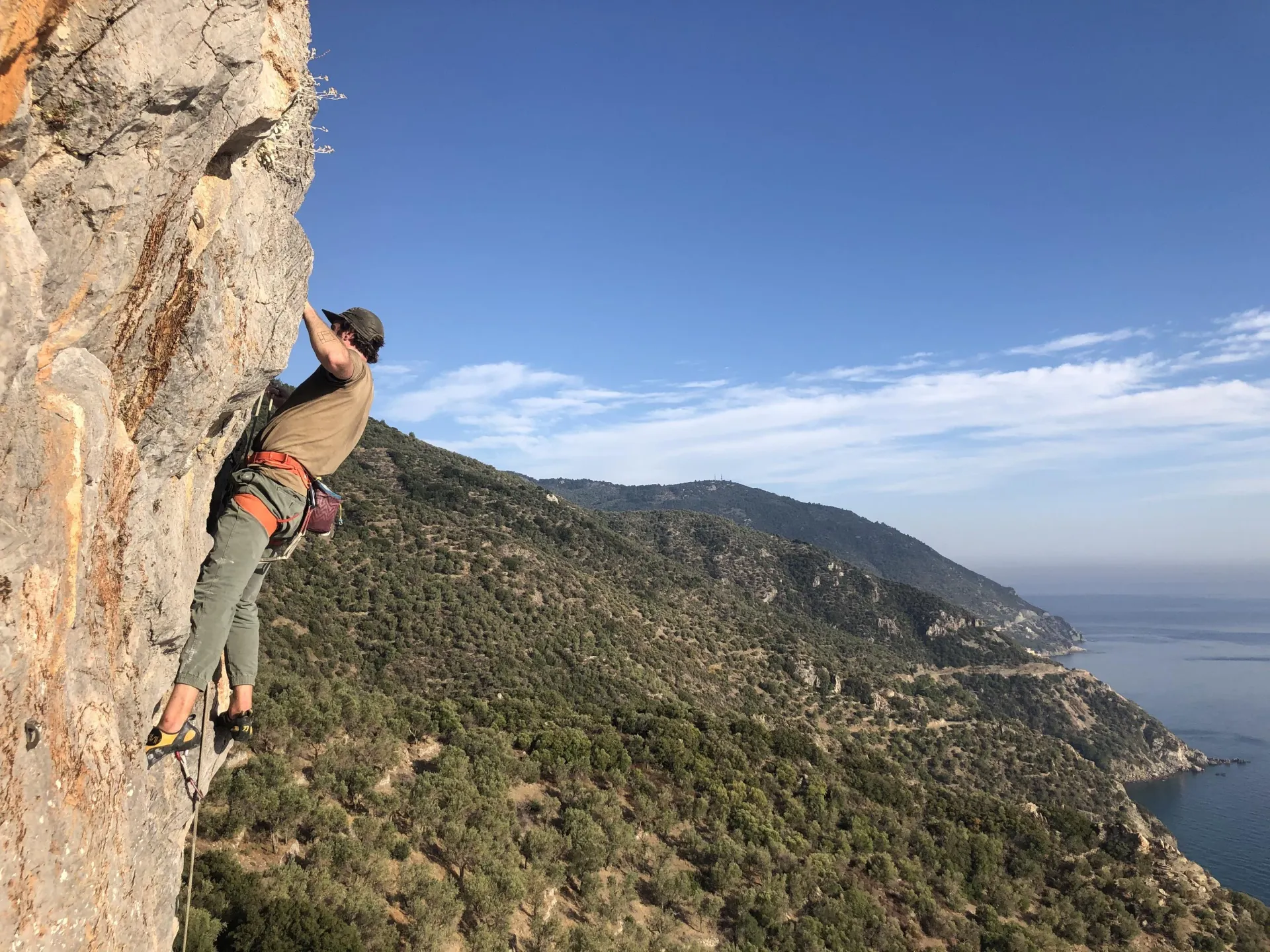 From Ground to Sky: Kletter- und Yoga-Retreat in Griechenland