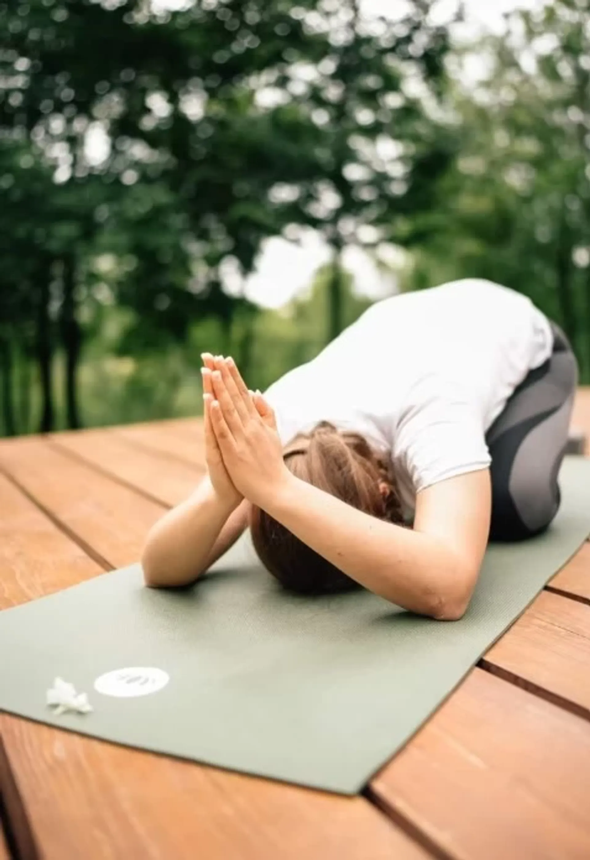 Die Kunst der Entspannung: Regeneratives Yoga-Retreat für Frauen