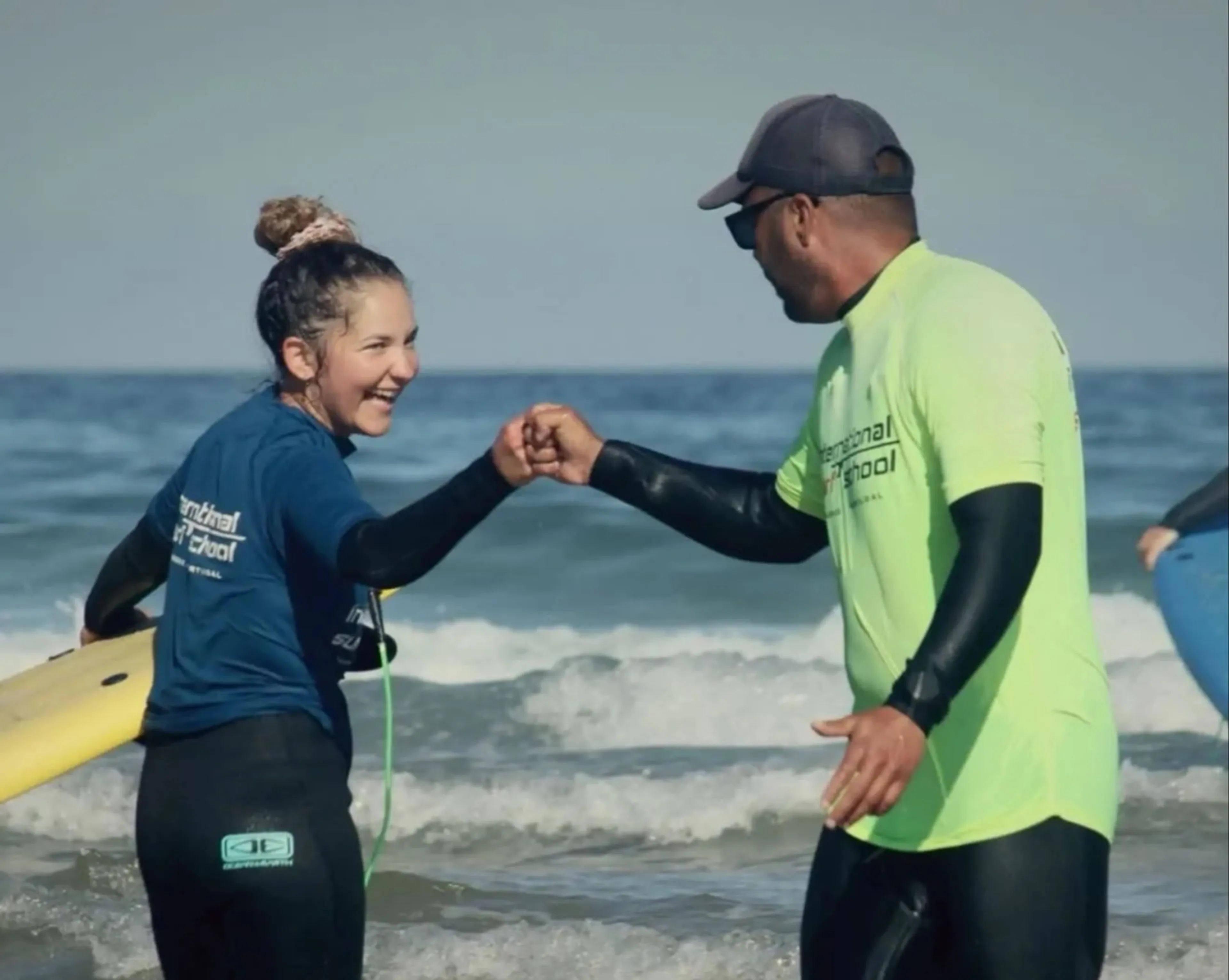 Zuhause zwischen den Wellen: Familiäres Surfcamp in Sagres - image 1